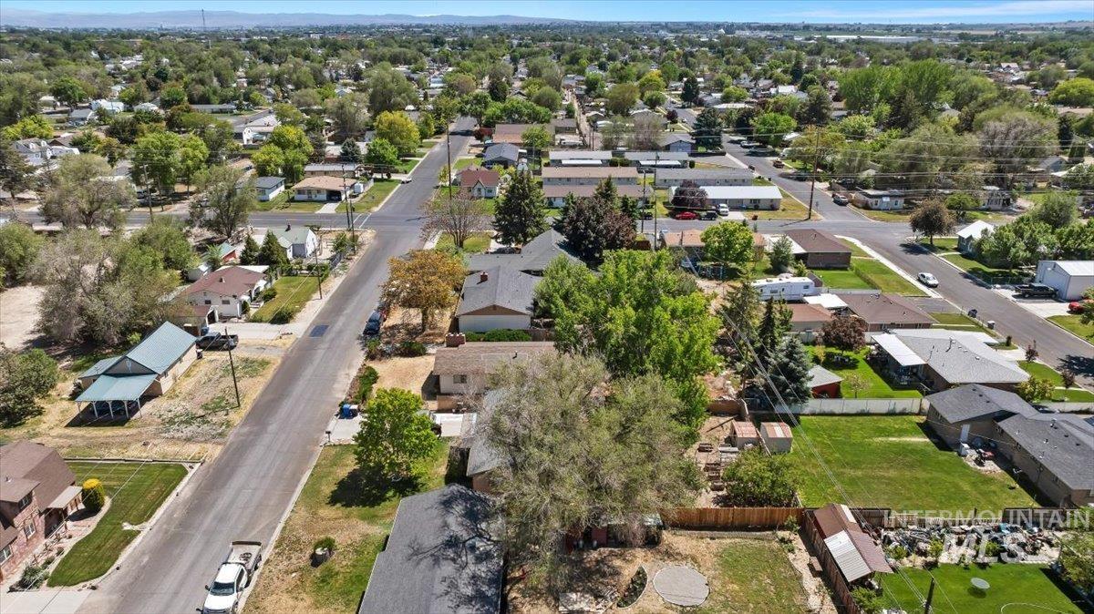 537 Monroe, Twin Falls, Idaho 83301, 5 Bedrooms, 2 Bathrooms, Residential For Sale, Price $199,900,MLS 98989023
