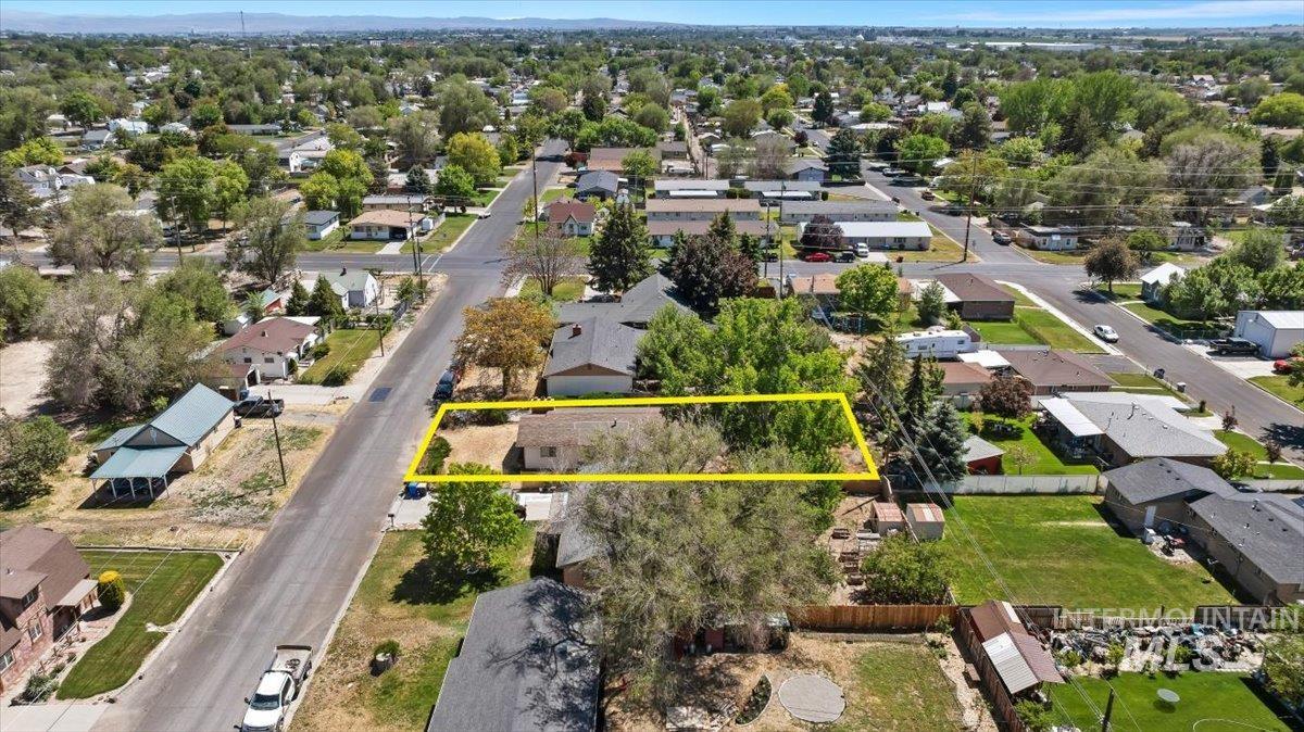 537 Monroe, Twin Falls, Idaho 83301, 5 Bedrooms, 2 Bathrooms, Residential For Sale, Price $199,900,MLS 98989023