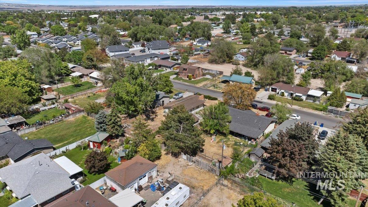537 Monroe, Twin Falls, Idaho 83301, 5 Bedrooms, 2 Bathrooms, Residential For Sale, Price $199,900,MLS 98989023