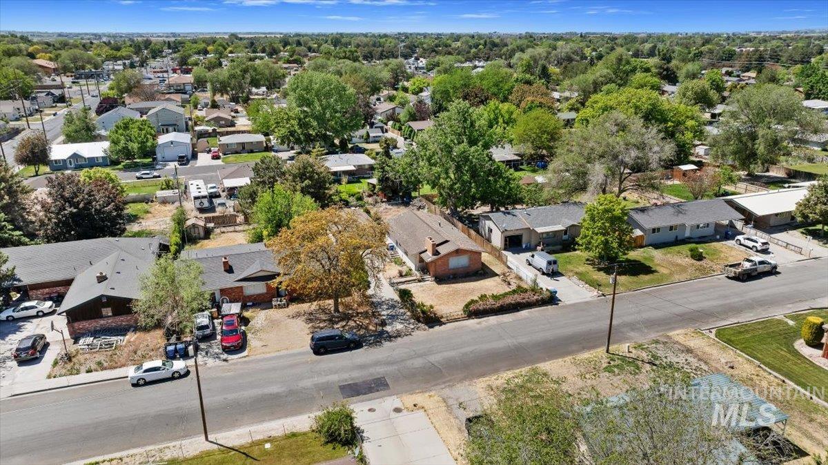 537 Monroe, Twin Falls, Idaho 83301, 5 Bedrooms, 2 Bathrooms, Residential For Sale, Price $199,900,MLS 98989023