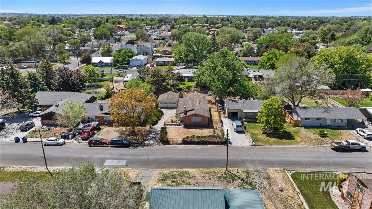 537 Monroe, Twin Falls, Idaho 83301, 5 Bedrooms, 2 Bathrooms, Residential For Sale, Price $199,900,MLS 98989023