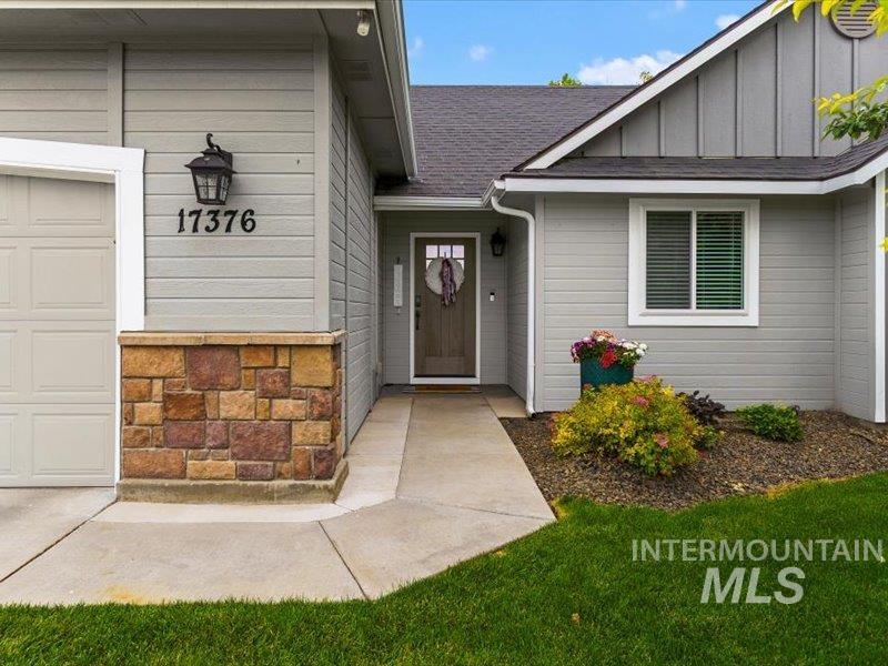 17376 N Midsummers Ln., Nampa, Idaho 83687, 4 Bedrooms, 2 Bathrooms, Residential For Sale, Price $440,000, 98989026