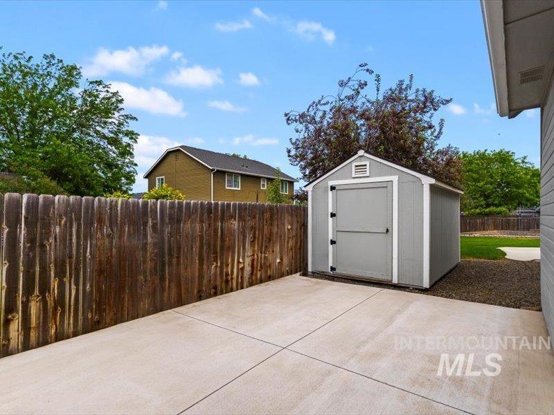 17376 N Midsummers Ln., Nampa, Idaho 83687, 4 Bedrooms, 2 Bathrooms, Residential For Sale, Price $440,000, 98989026