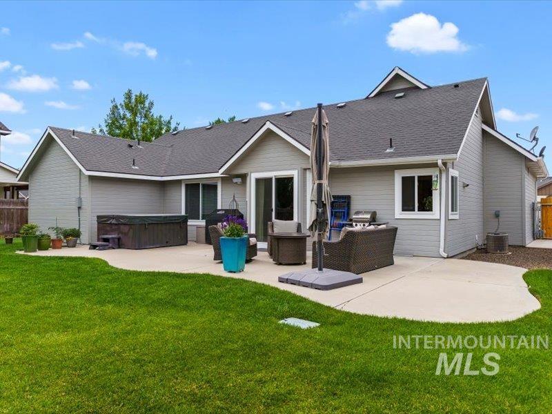 17376 N Midsummers Ln., Nampa, Idaho 83687, 4 Bedrooms, 2 Bathrooms, Residential For Sale, Price $440,000, 98989026