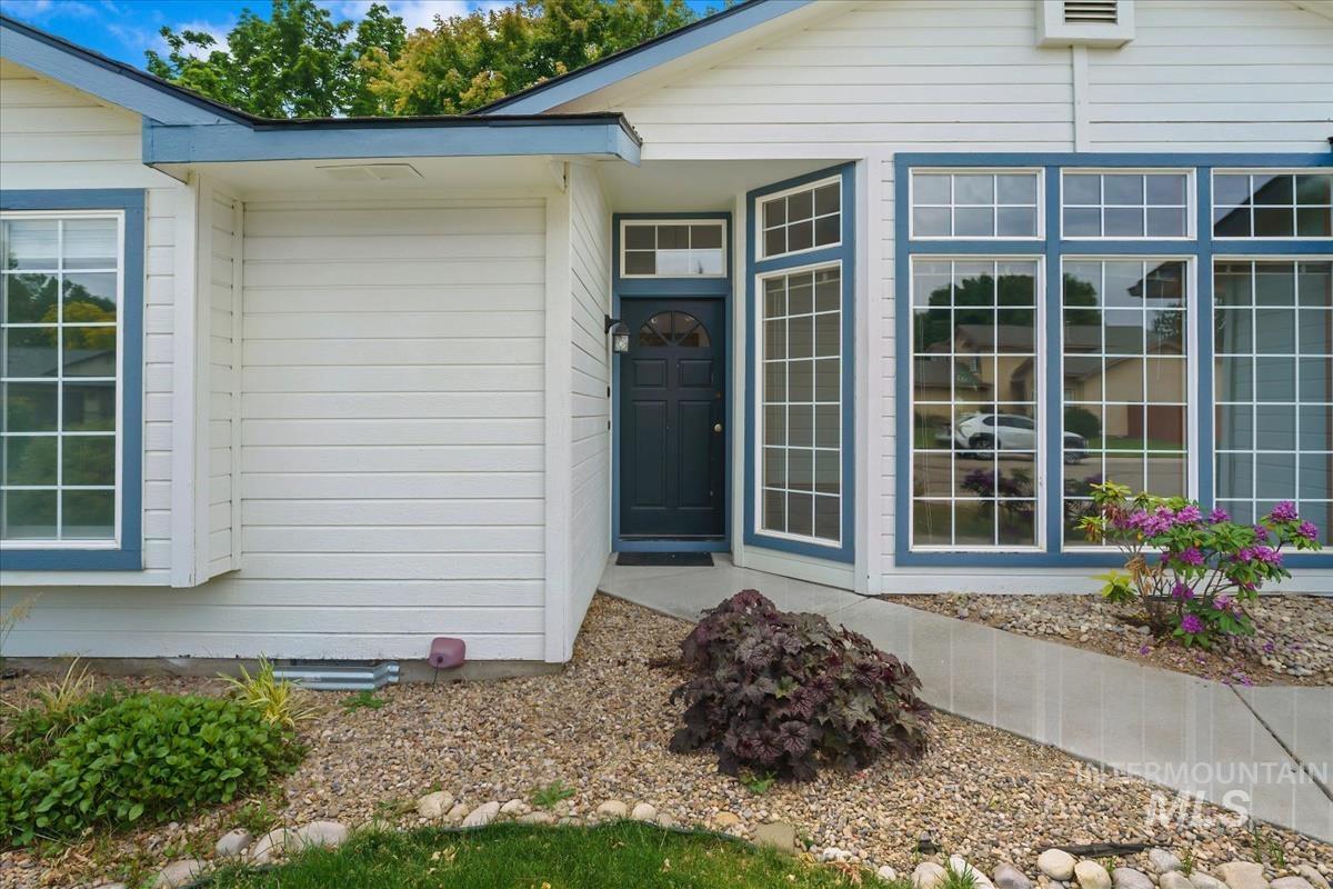 7867 W Powell St, Boise, Idaho 83714, 3 Bedrooms, 2 Bathrooms, Residential For Sale, Price $470,000, 98989029
