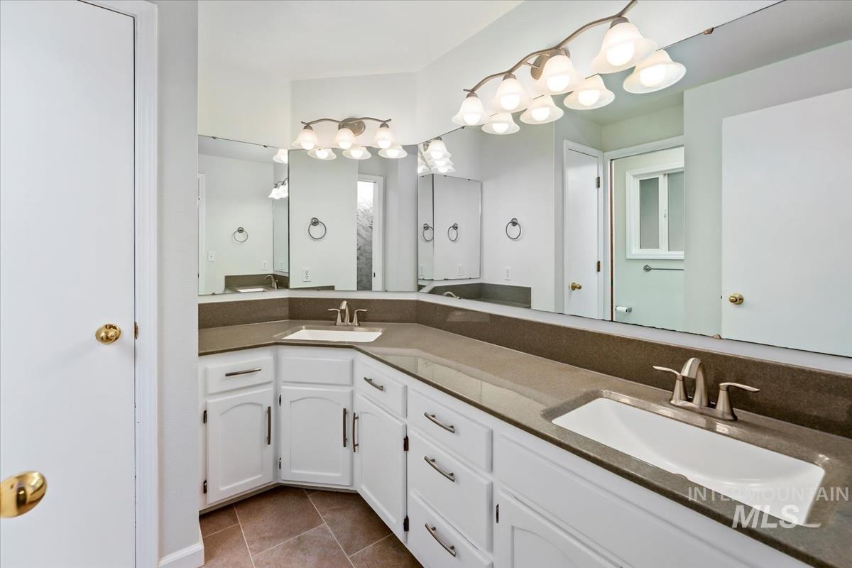 7867 W Powell St, Boise, Idaho 83714, 3 Bedrooms, 2 Bathrooms, Residential For Sale, Price $470,000, 98989029