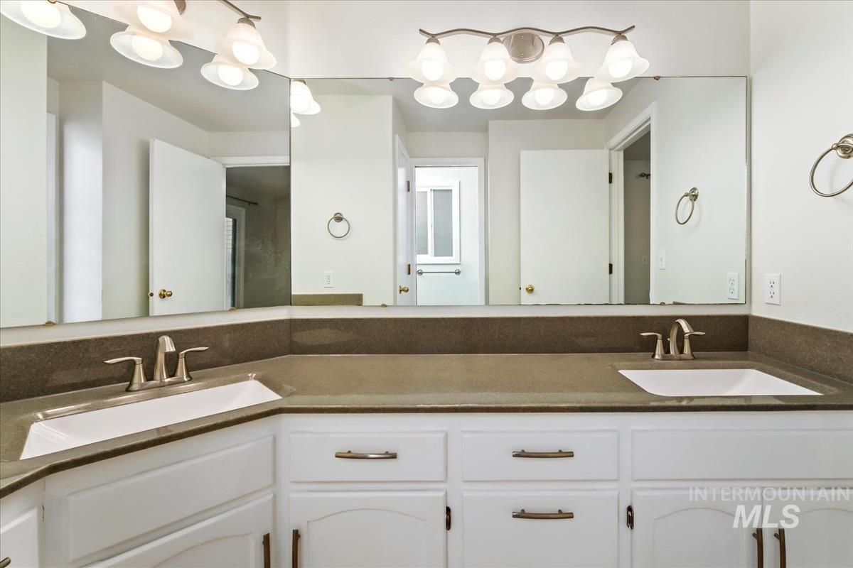 7867 W Powell St, Boise, Idaho 83714, 3 Bedrooms, 2 Bathrooms, Residential For Sale, Price $470,000, 98989029