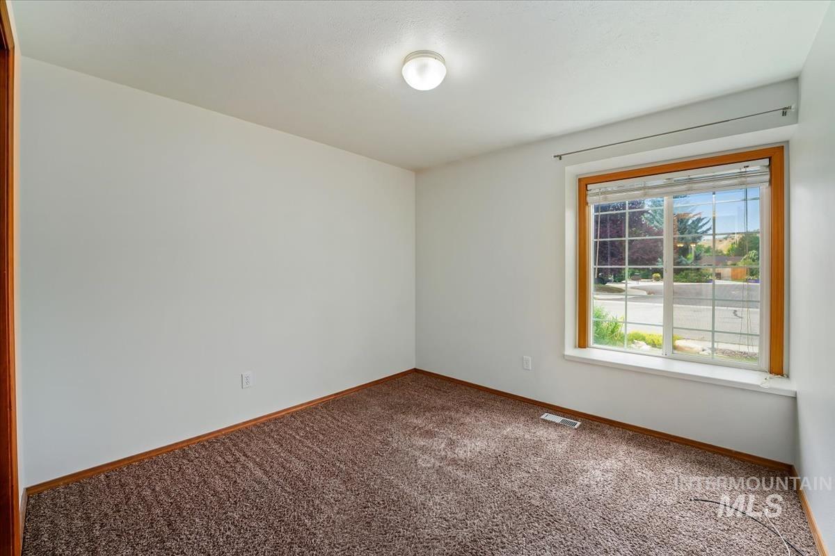 7867 W Powell St, Boise, Idaho 83714, 3 Bedrooms, 2 Bathrooms, Residential For Sale, Price $470,000, 98989029