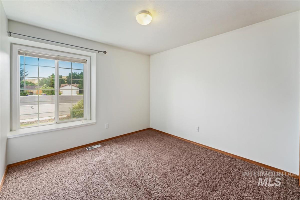 7867 W Powell St, Boise, Idaho 83714, 3 Bedrooms, 2 Bathrooms, Residential For Sale, Price $470,000, 98989029