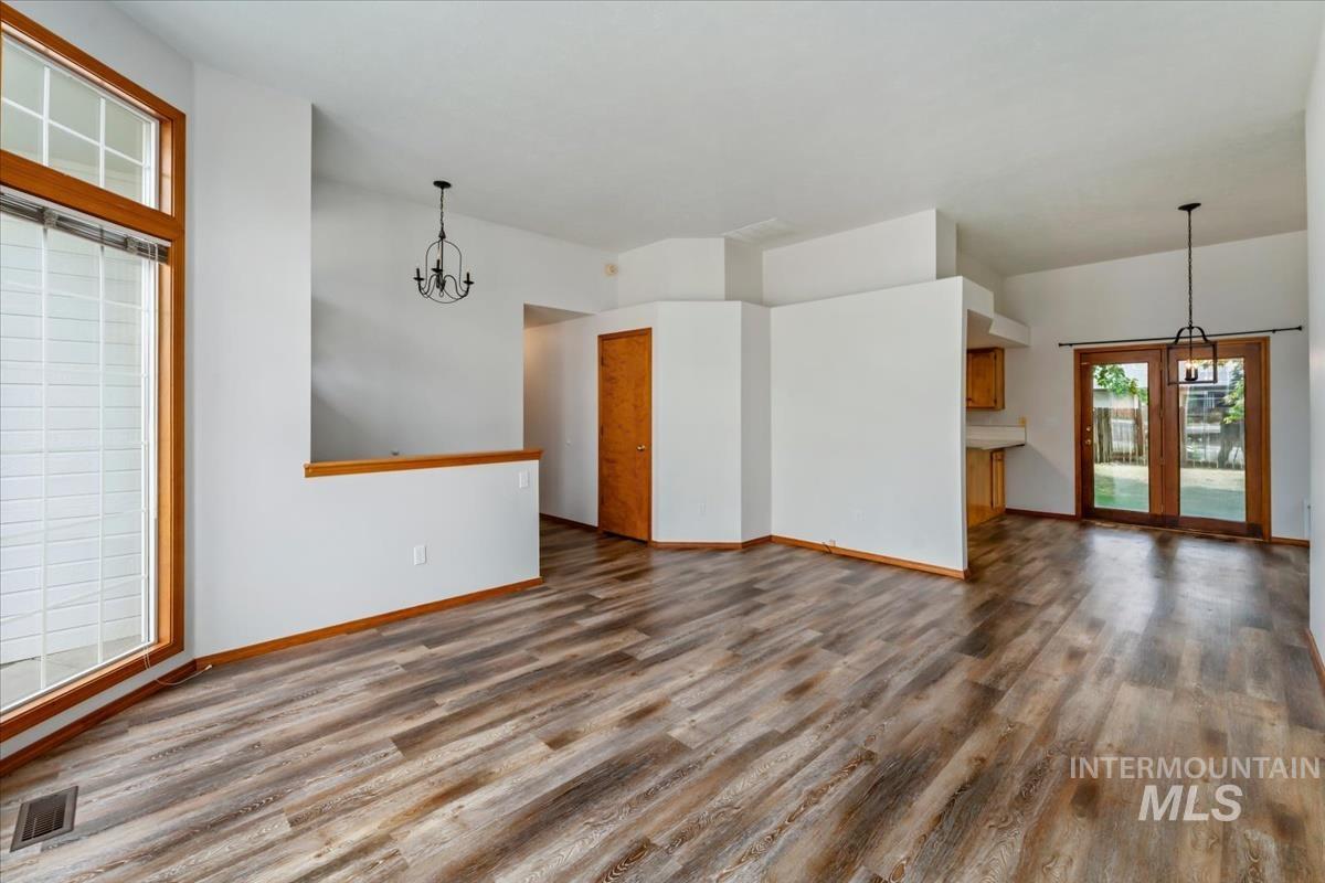 7867 W Powell St, Boise, Idaho 83714, 3 Bedrooms, 2 Bathrooms, Residential For Sale, Price $470,000, 98989029