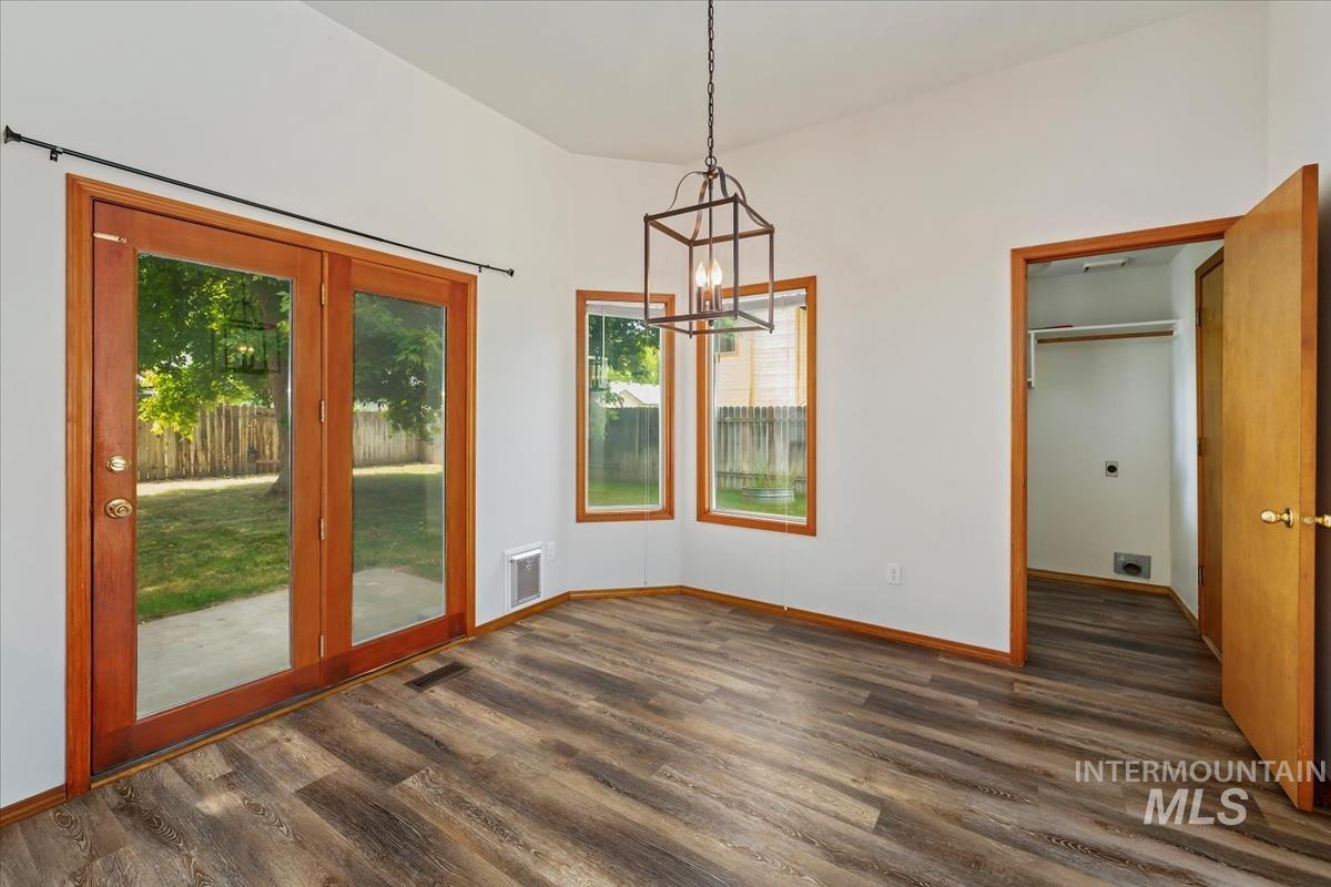 7867 W Powell St, Boise, Idaho 83714, 3 Bedrooms, 2 Bathrooms, Residential For Sale, Price $470,000, 98989029