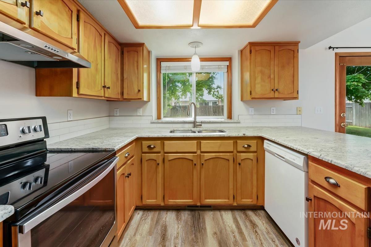 7867 W Powell St, Boise, Idaho 83714, 3 Bedrooms, 2 Bathrooms, Residential For Sale, Price $470,000, 98989029
