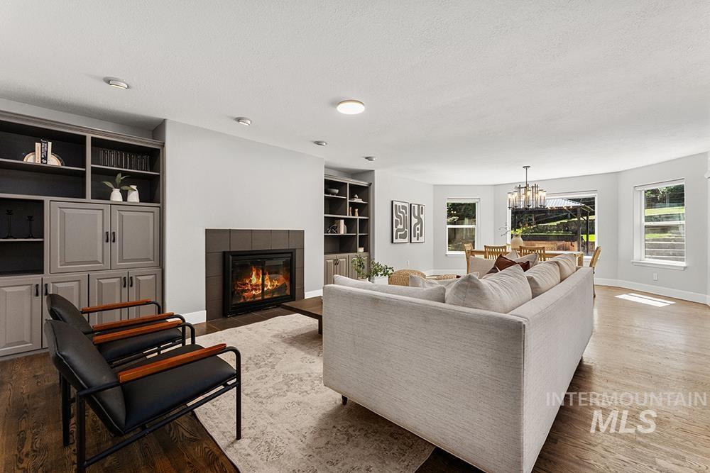 3901 S Sutton Way, Boise, Idaho 83706, 5 Bedrooms, 2.5 Bathrooms, Residential For Sale, Price $949,900,MLS 98989030