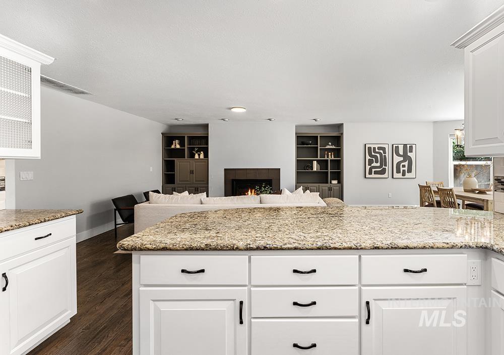 3901 S Sutton Way, Boise, Idaho 83706, 5 Bedrooms, 2.5 Bathrooms, Residential For Sale, Price $949,900,MLS 98989030