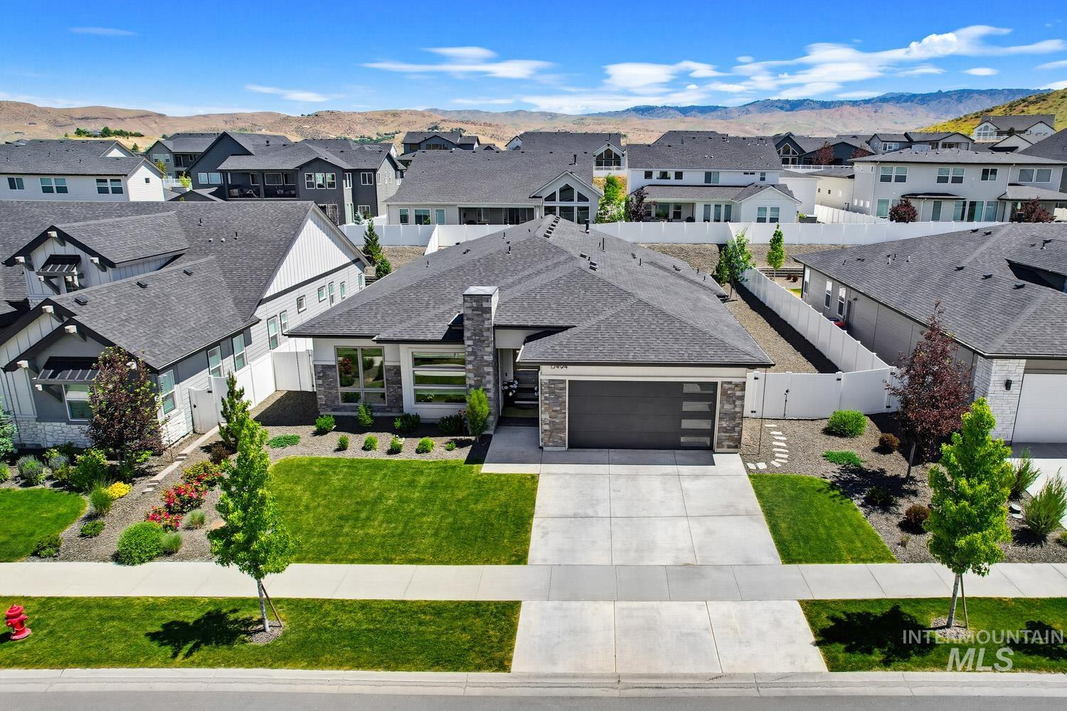 13494 N Tierra Linda Way, Boise, Idaho 83714, 3 Bedrooms, 2.5 Bathrooms, Residential For Sale, Price $975,000,MLS 98989039