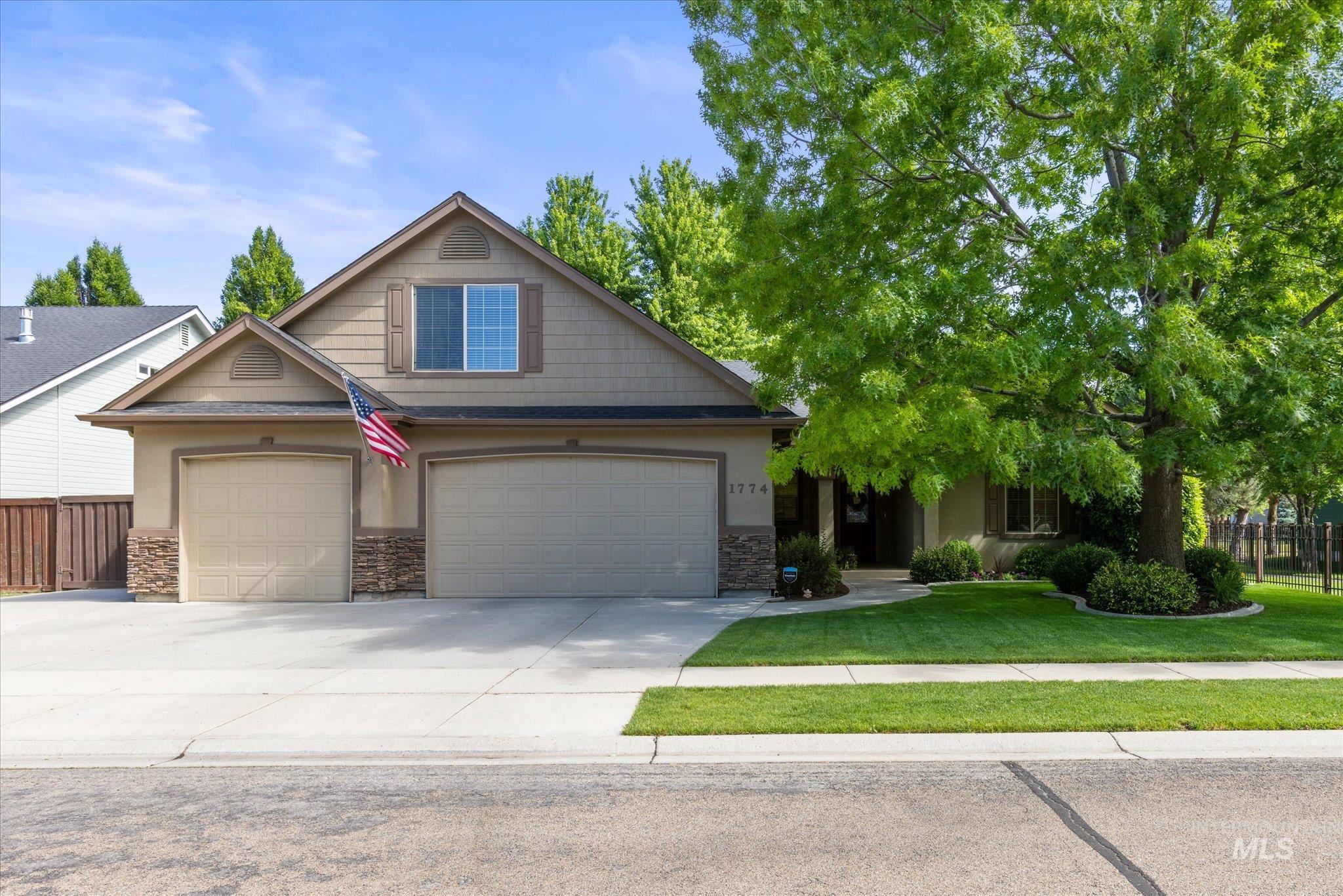 1774 W Cedar Grove St., Meridian, Idaho 83646, 4 Bedrooms, 3.5 Bathrooms, Residential For Sale, Price $659,900,MLS 98989040