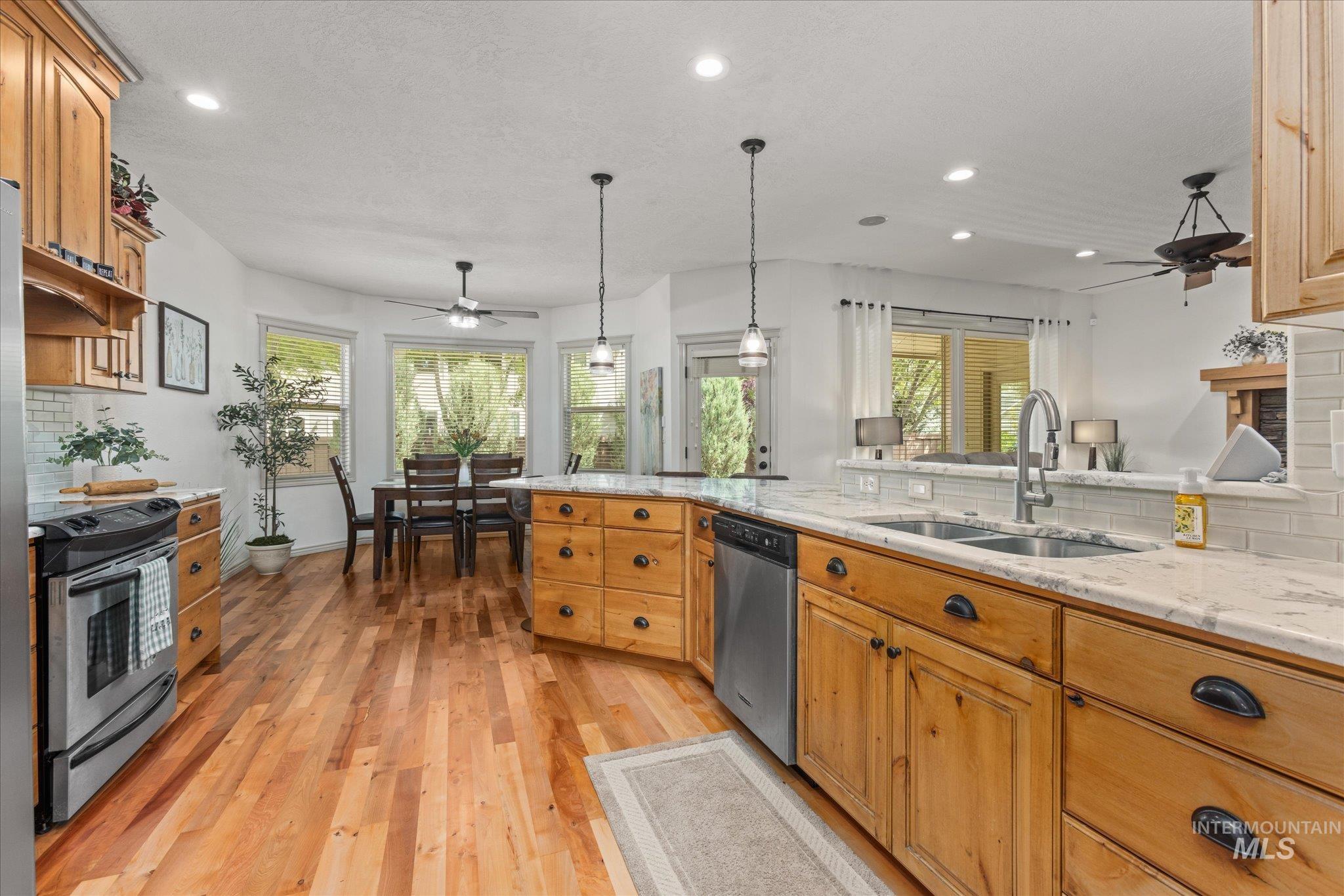 1774 W Cedar Grove St., Meridian, Idaho 83646, 4 Bedrooms, 3.5 Bathrooms, Residential For Sale, Price $659,900,MLS 98989040