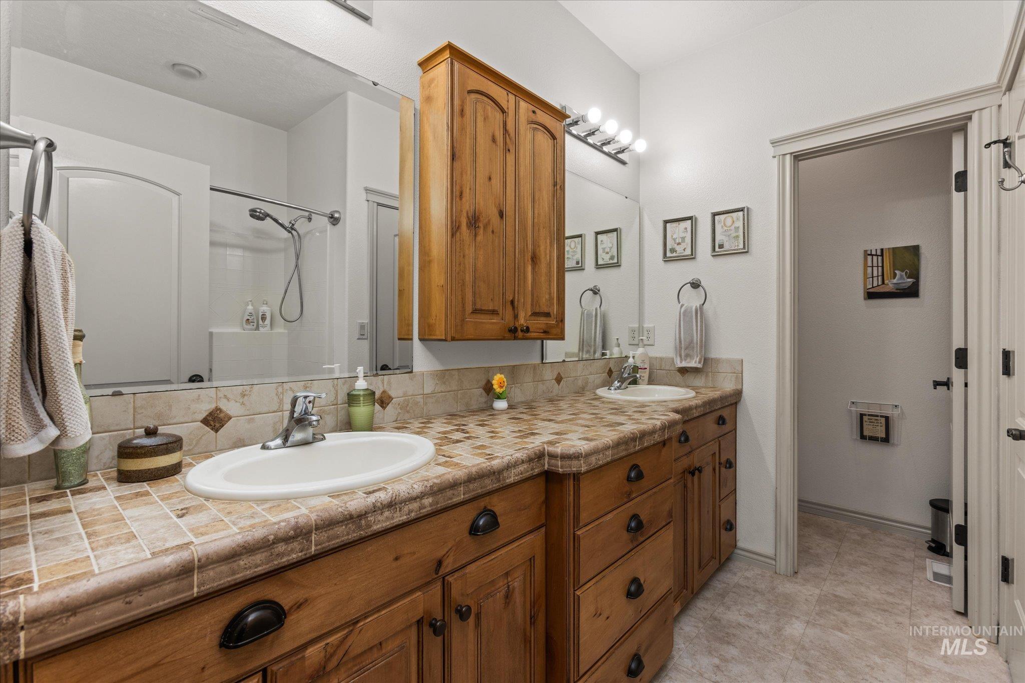 1774 W Cedar Grove St., Meridian, Idaho 83646, 4 Bedrooms, 3.5 Bathrooms, Residential For Sale, Price $659,900,MLS 98989040