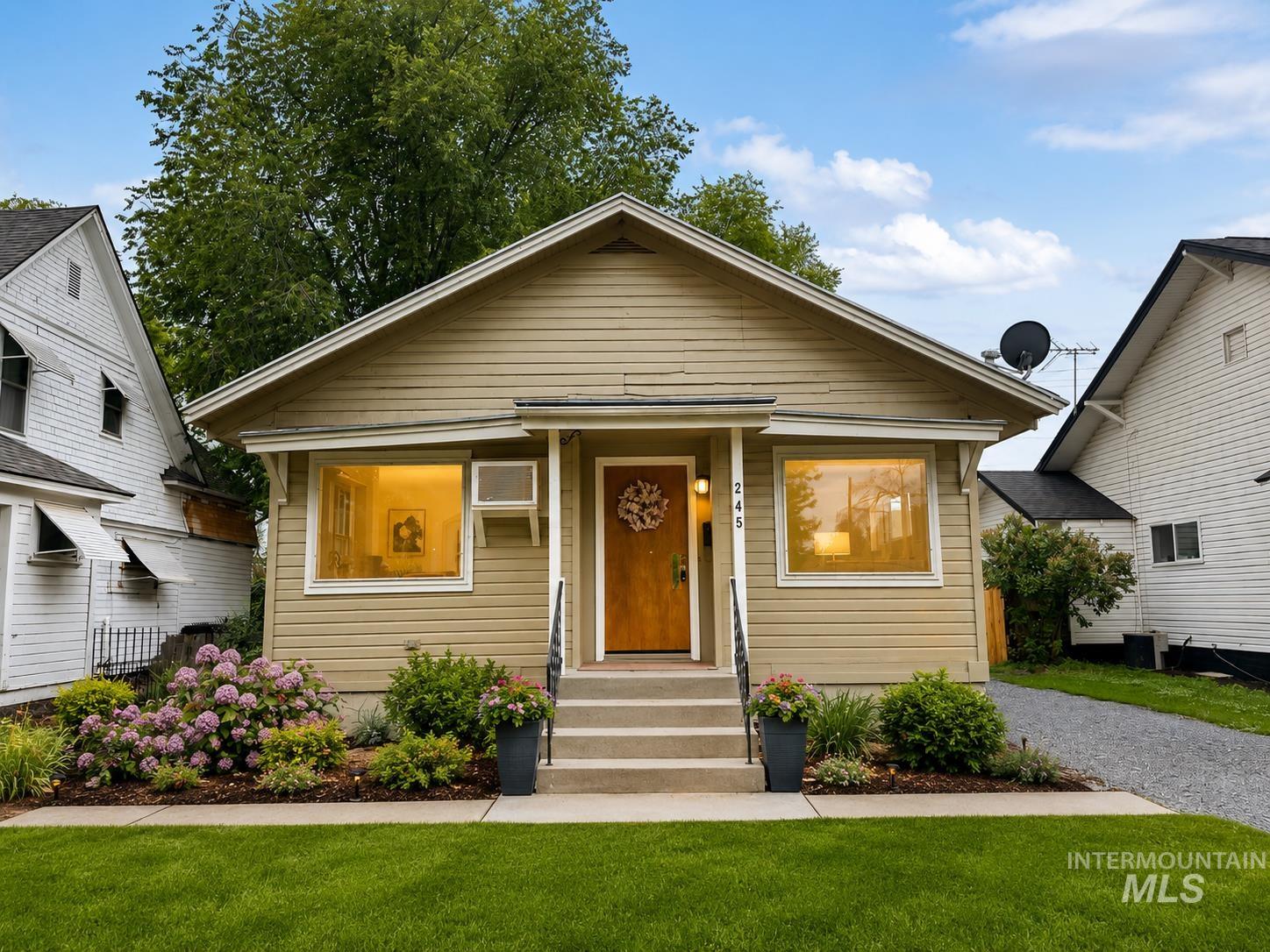 264 W Court, Weiser, Idaho 83672, 2 Bedrooms, 1 Bathroom, Residential For Sale, Price $265,000,MLS 98989043