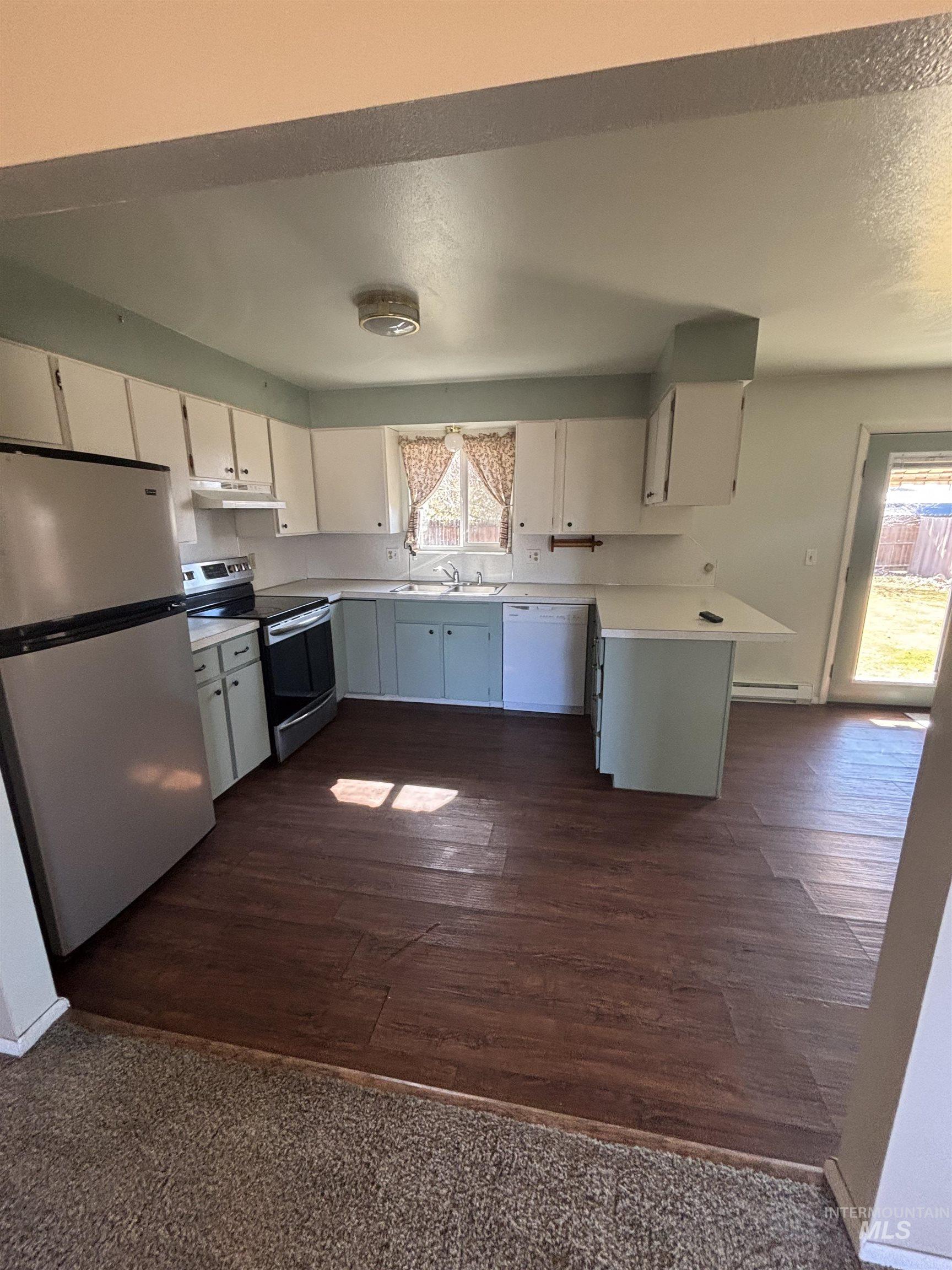 503 Oregon Ave, Jordan Valley, Oregon 97910, 3 Bedrooms, 2 Bathrooms, Residential For Sale, Price $250,000,MLS 98989050