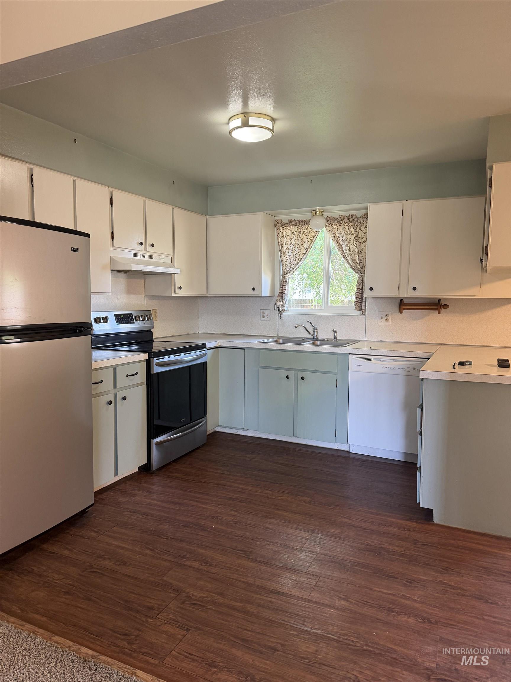 503 Oregon Ave, Jordan Valley, Oregon 97910, 3 Bedrooms, 2 Bathrooms, Residential For Sale, Price $250,000,MLS 98989050