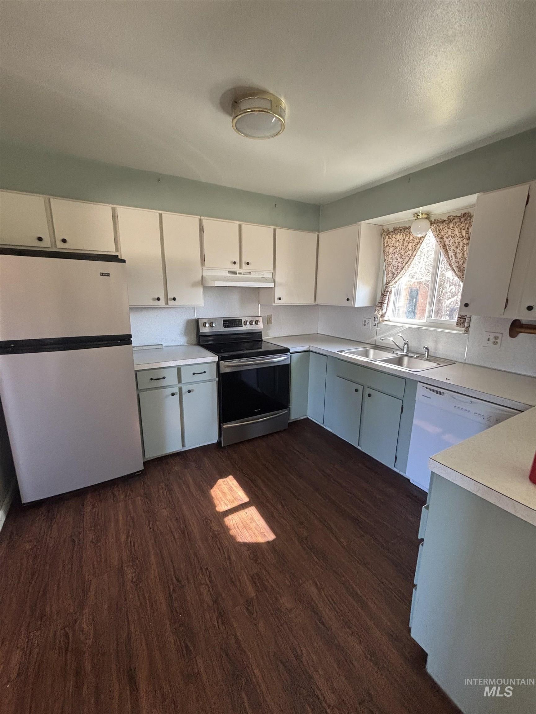 503 Oregon Ave, Jordan Valley, Oregon 97910, 3 Bedrooms, 2 Bathrooms, Residential For Sale, Price $250,000,MLS 98989050