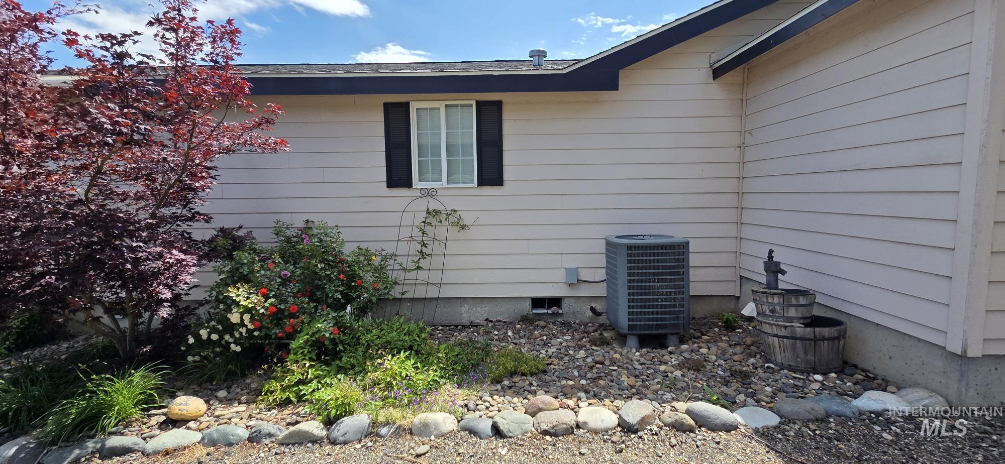 150 Hill Street, Pomeroy, Washington 99347, 2 Bedrooms, 2 Bathrooms, Residential For Sale, Price $259,000,MLS 98989052