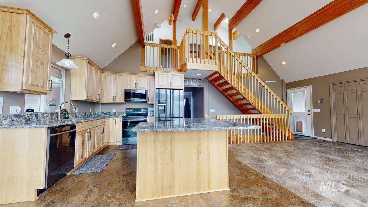 25277 Ridge Lane, Juliaetta, Idaho 83535, 4 Bedrooms, 3 Bathrooms, Residential For Sale, Price $1,200,000,MLS 98989058
