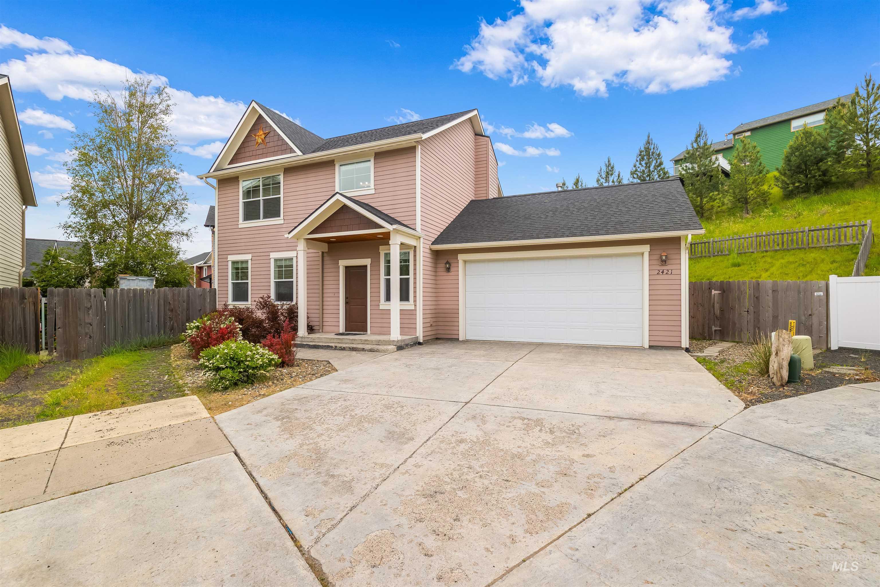 2421 White Ave, Moscow, Idaho 83843, 3 Bedrooms, 2.5 Bathrooms, Residential For Sale, Price $469,500,MLS 98989059