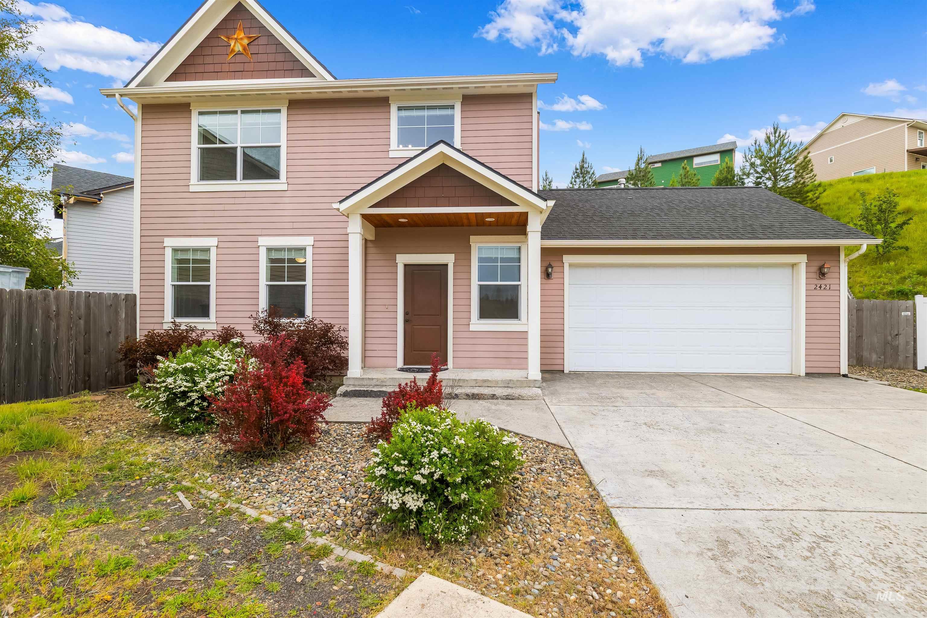 2421 White Ave, Moscow, Idaho 83843, 3 Bedrooms, 2.5 Bathrooms, Residential For Sale, Price $469,500,MLS 98989059