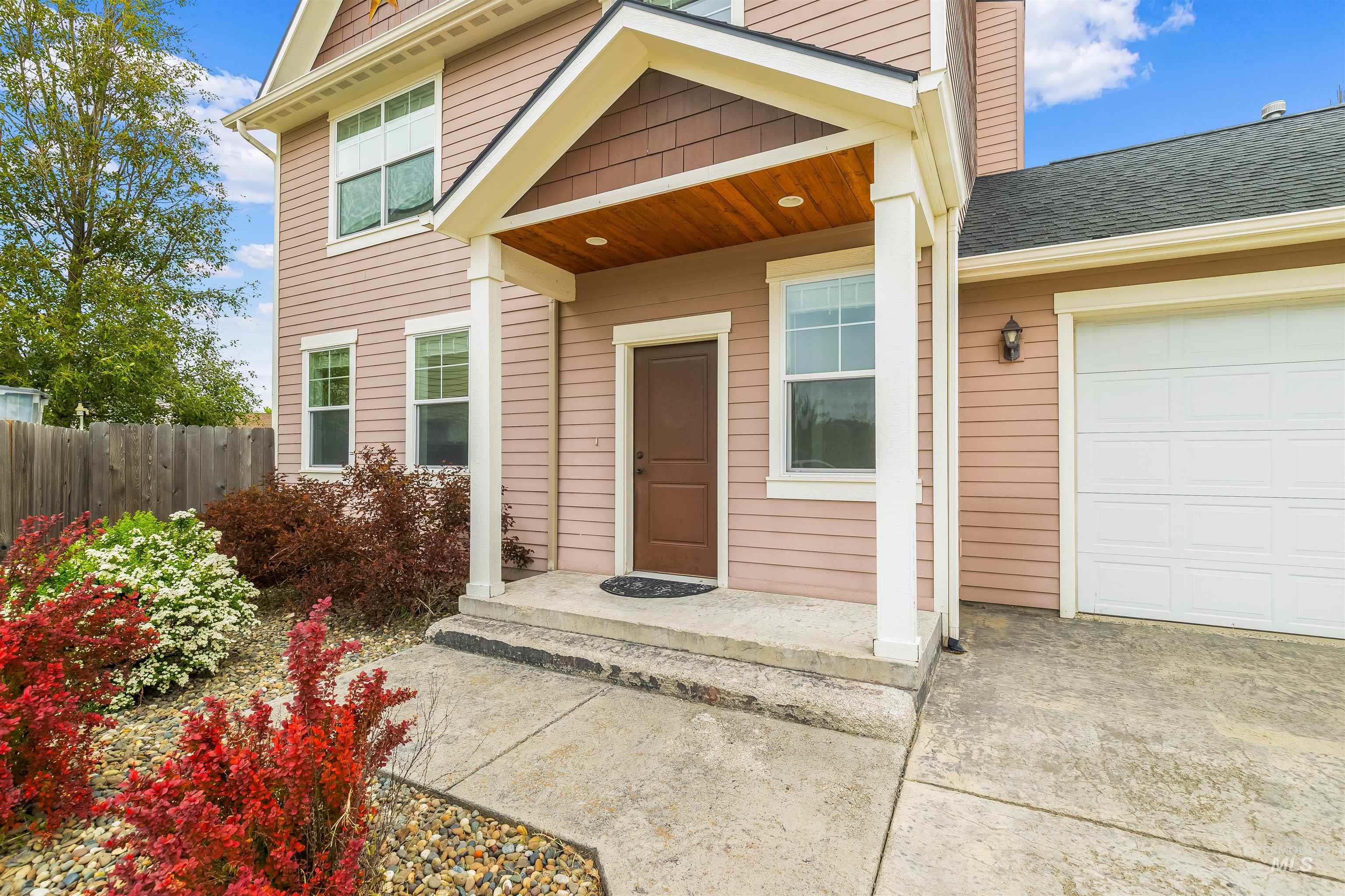 2421 White Ave, Moscow, Idaho 83843, 3 Bedrooms, 2.5 Bathrooms, Residential For Sale, Price $469,500,MLS 98989059