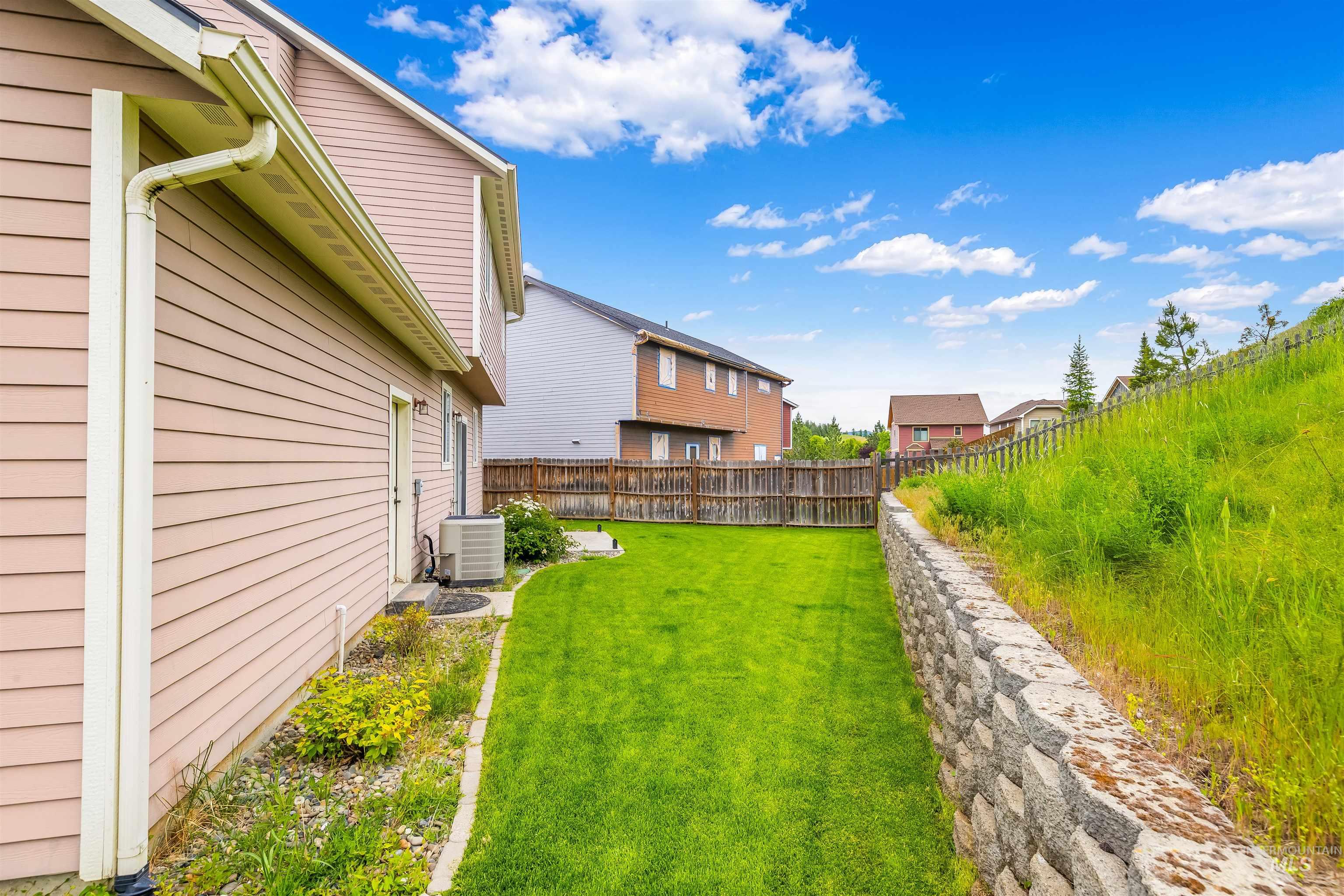 2421 White Ave, Moscow, Idaho 83843, 3 Bedrooms, 2.5 Bathrooms, Residential For Sale, Price $469,500,MLS 98989059