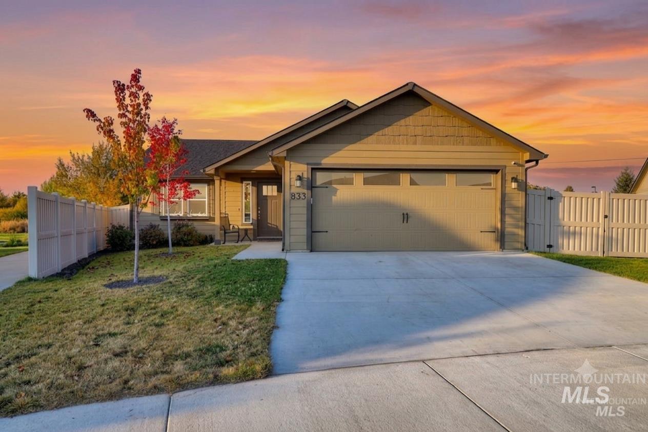 833 Barron Lakes Ave, Middleton, Idaho 83644, 3 Bedrooms, 2 Bathrooms, Residential For Sale, Price $399,000,MLS 98989060
