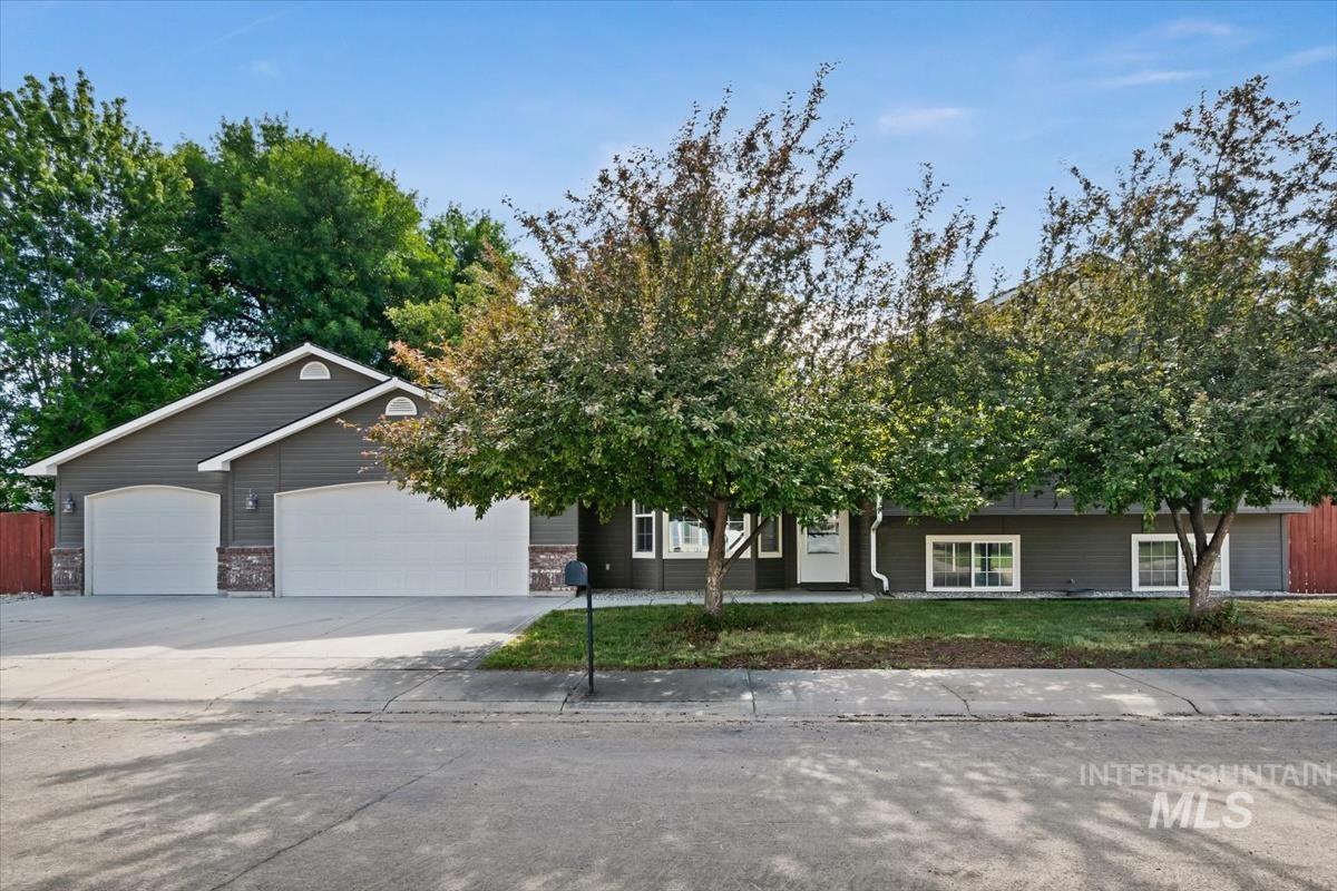 4660 N Joann Pl, Boise, Idaho 83704, 4 Bedrooms, 3 Bathrooms, Residential For Sale, Price $499,000,MLS 98989061