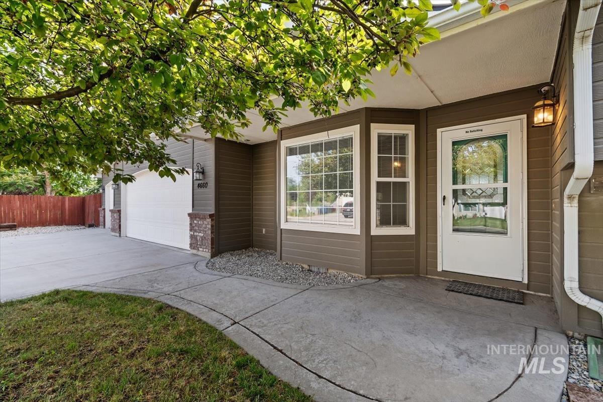 4660 N Joann Pl, Boise, Idaho 83704, 4 Bedrooms, 3 Bathrooms, Residential For Sale, Price $499,000,MLS 98989061