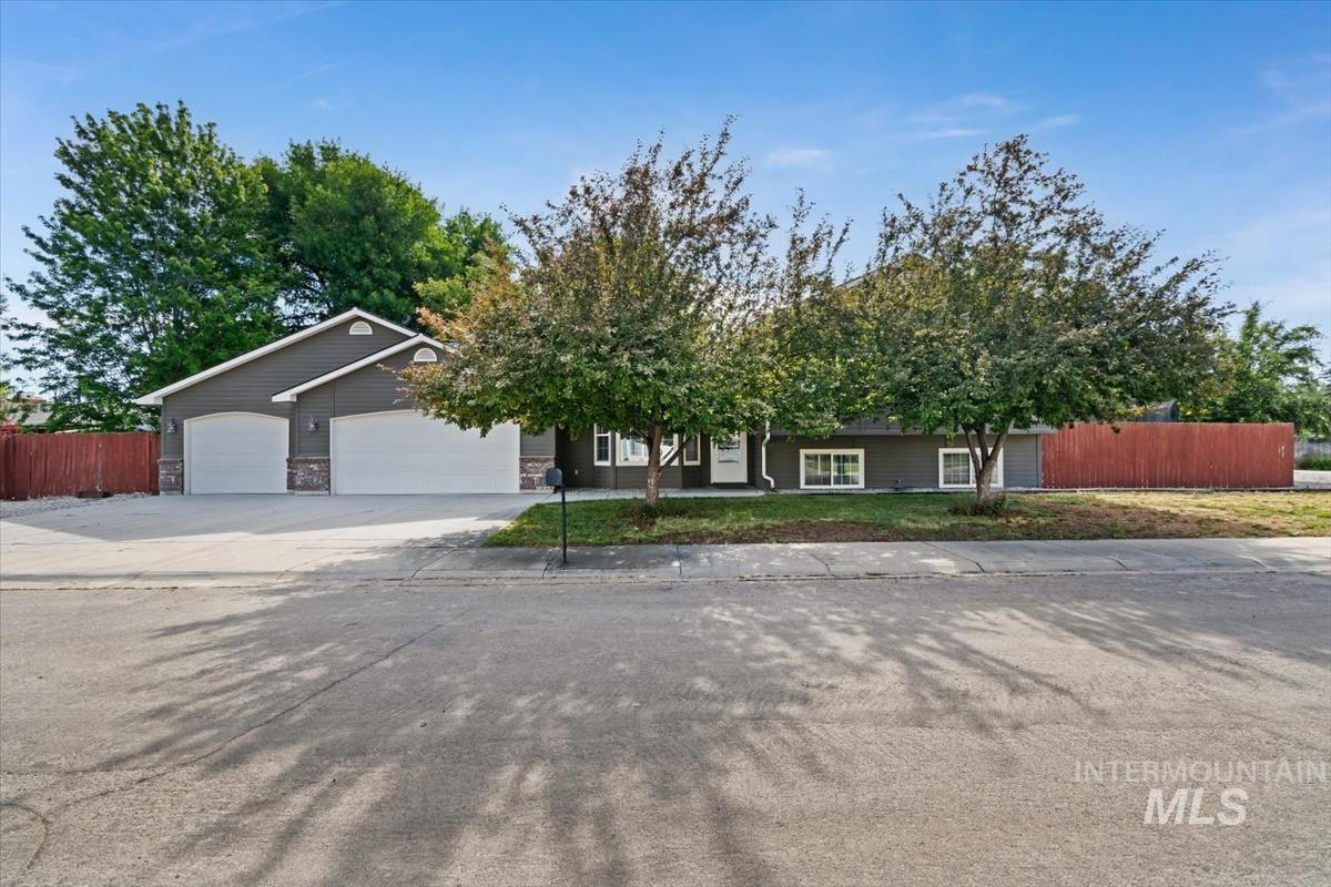 4660 N Joann Pl, Boise, Idaho 83704, 4 Bedrooms, 3 Bathrooms, Residential For Sale, Price $499,000,MLS 98989061