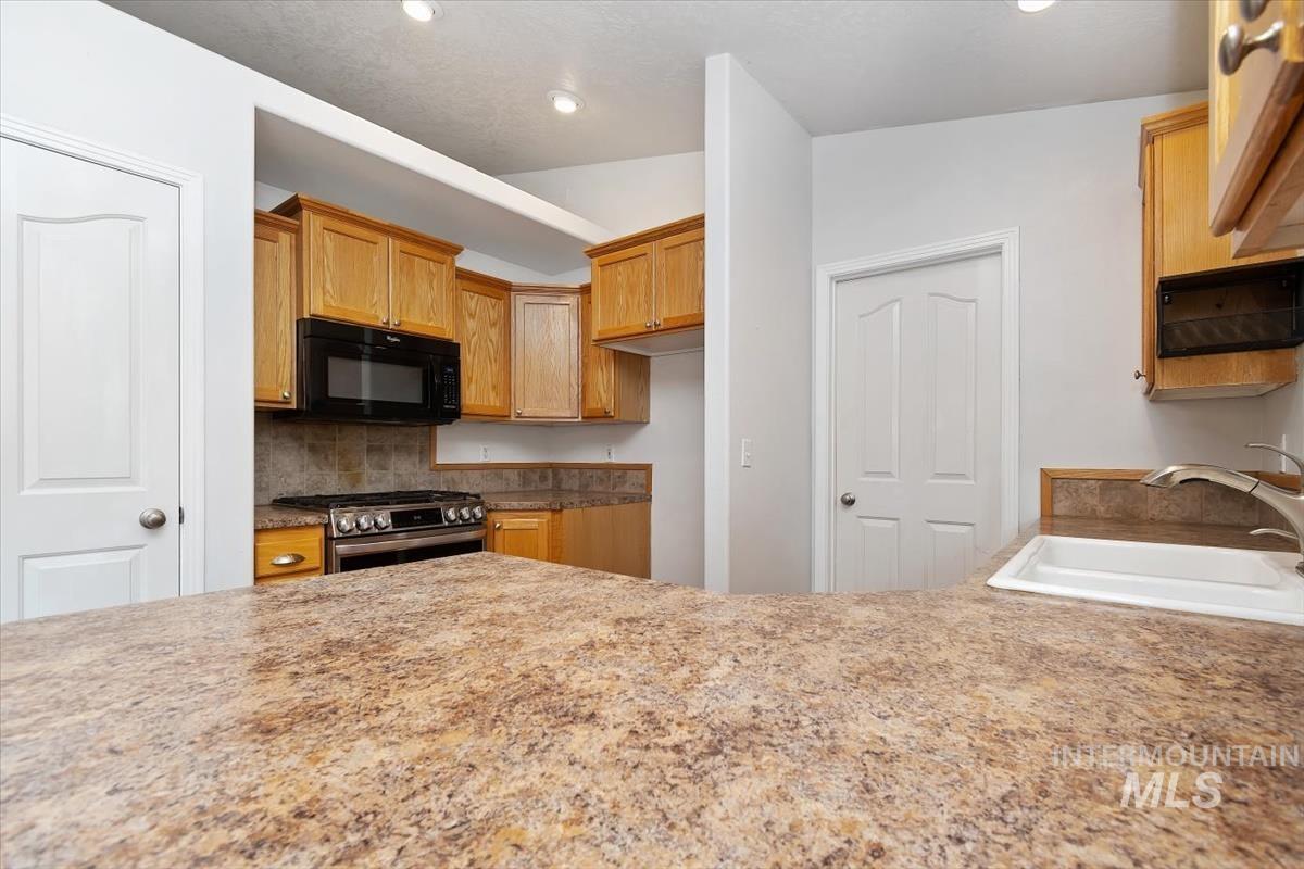 4660 N Joann Pl, Boise, Idaho 83704, 4 Bedrooms, 3 Bathrooms, Residential For Sale, Price $499,000,MLS 98989061