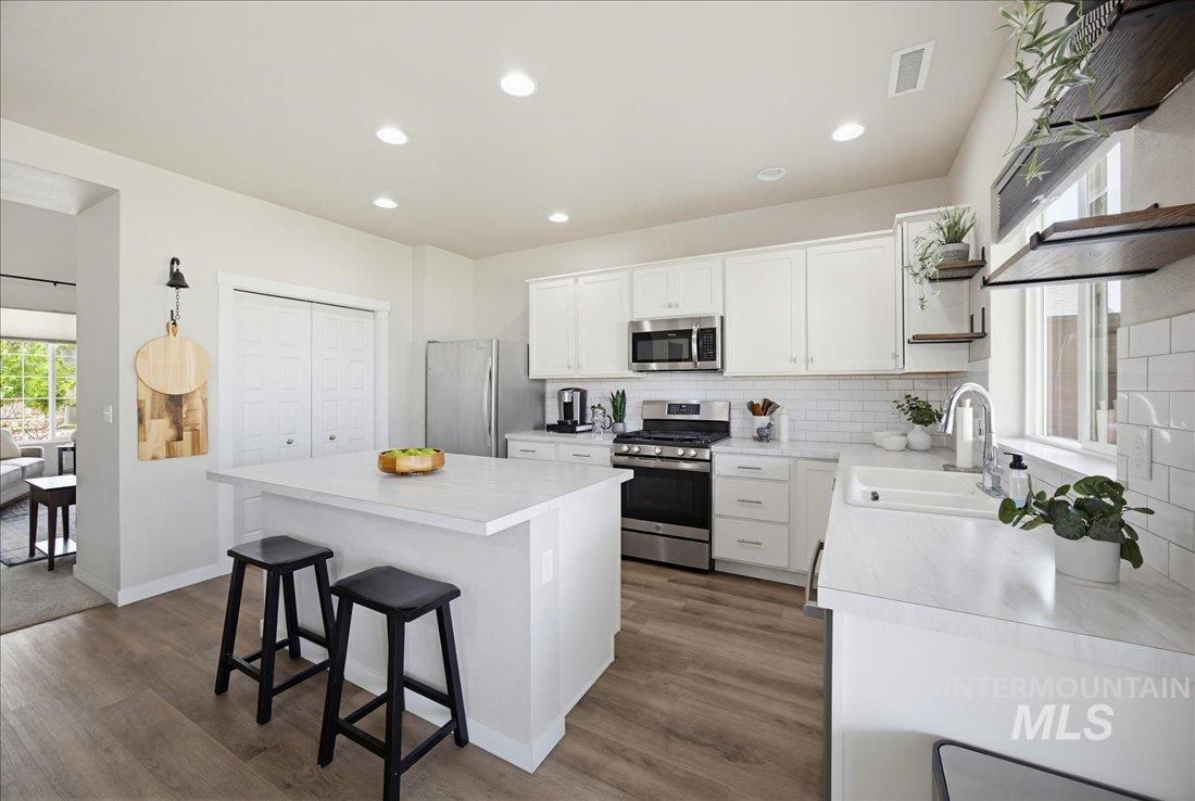 954 E Pistioa Dr, Meridian, Idaho 83642, 4 Bedrooms, 3 Bathrooms, Residential For Sale, Price $609,900,MLS 98989062