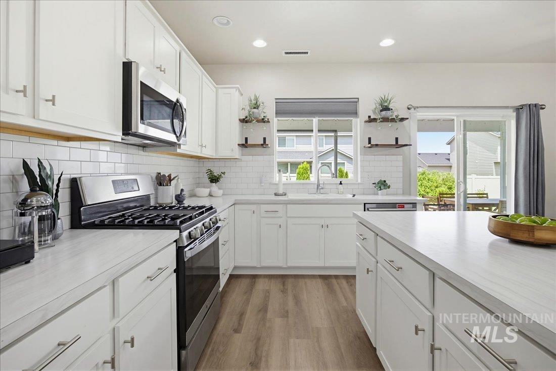 954 E Pistioa Dr, Meridian, Idaho 83642, 4 Bedrooms, 3 Bathrooms, Residential For Sale, Price $609,900,MLS 98989062