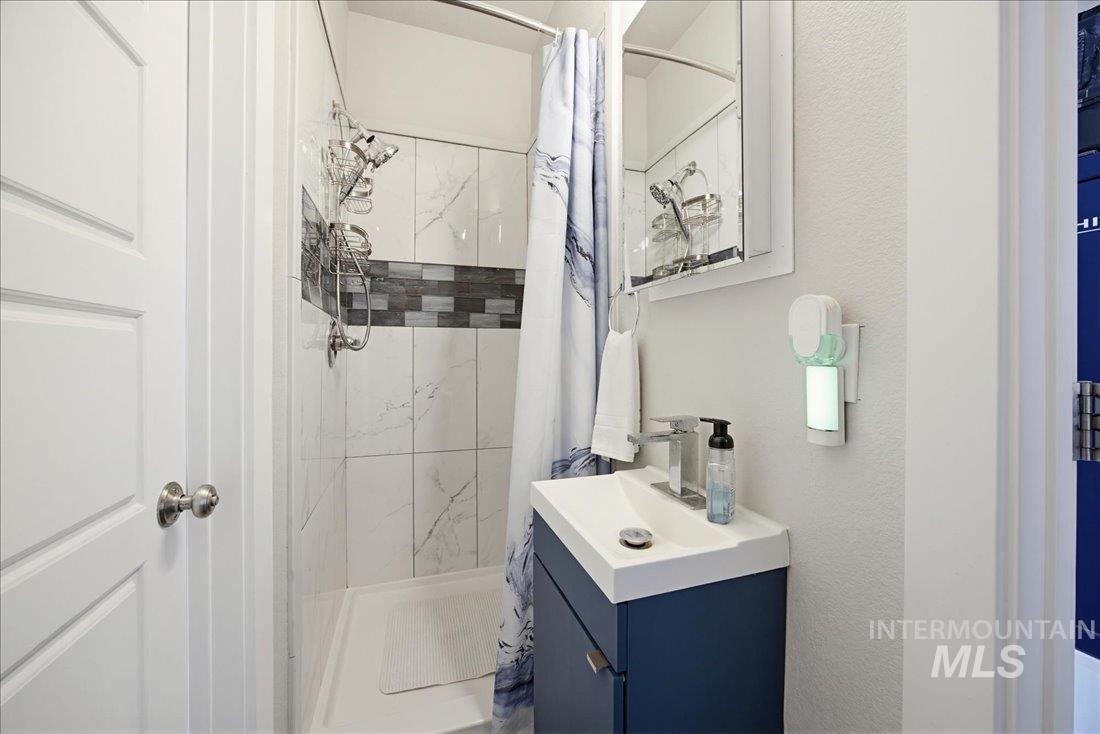 954 E Pistioa Dr, Meridian, Idaho 83642, 4 Bedrooms, 3 Bathrooms, Residential For Sale, Price $609,900,MLS 98989062