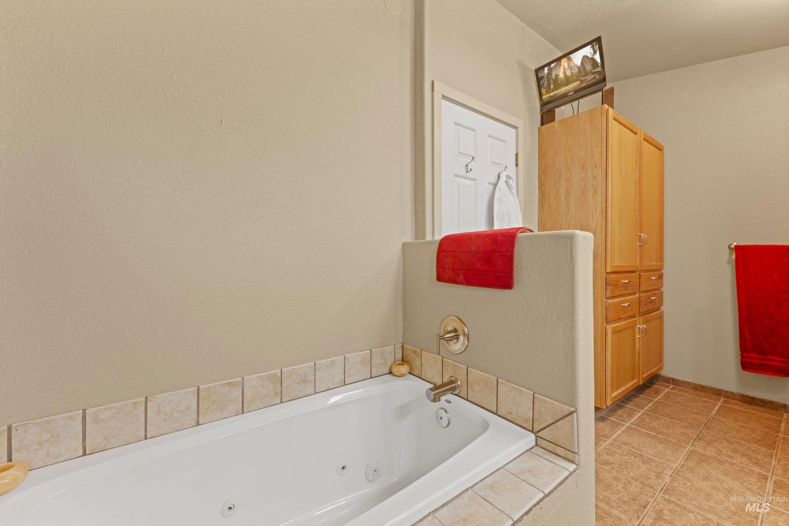 2209 N Bryson Rd, Boise, Idaho 83713, 3 Bedrooms, 3 Bathrooms, Residential For Sale, Price $589,999,MLS 98989064