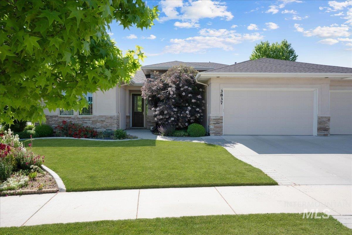 3837 W Sugar Tree Dr, Meridian, Idaho 83646, 3 Bedrooms, 2.5 Bathrooms, Residential For Sale, Price $850,000,MLS 98989066