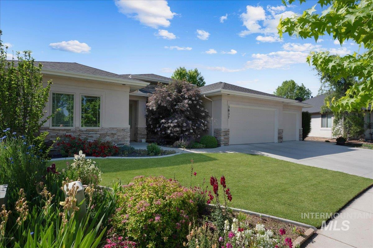 3837 W Sugar Tree Dr, Meridian, Idaho 83646, 3 Bedrooms, 2.5 Bathrooms, Residential For Sale, Price $850,000,MLS 98989066