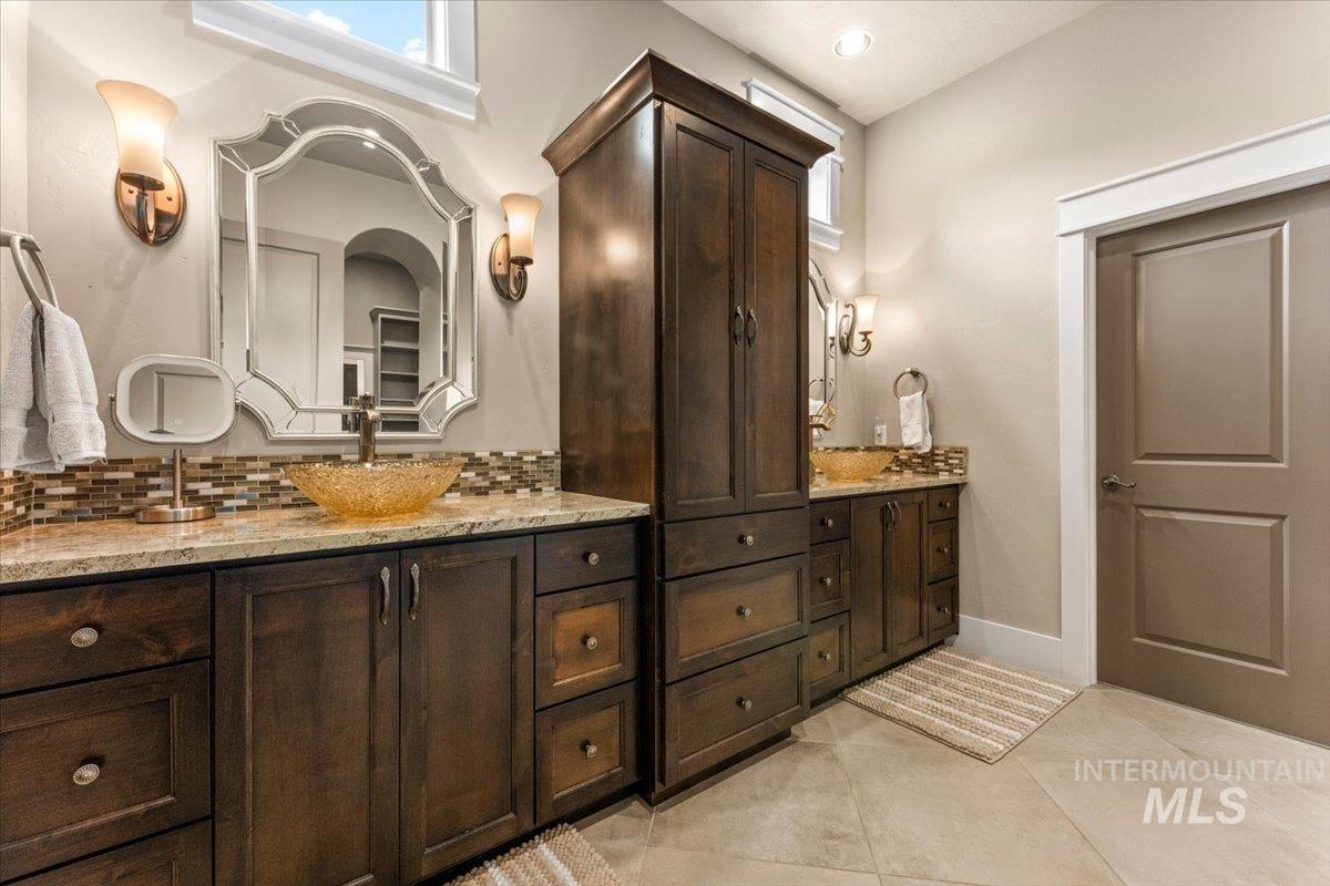 3837 W Sugar Tree Dr, Meridian, Idaho 83646, 3 Bedrooms, 2.5 Bathrooms, Residential For Sale, Price $850,000,MLS 98989066