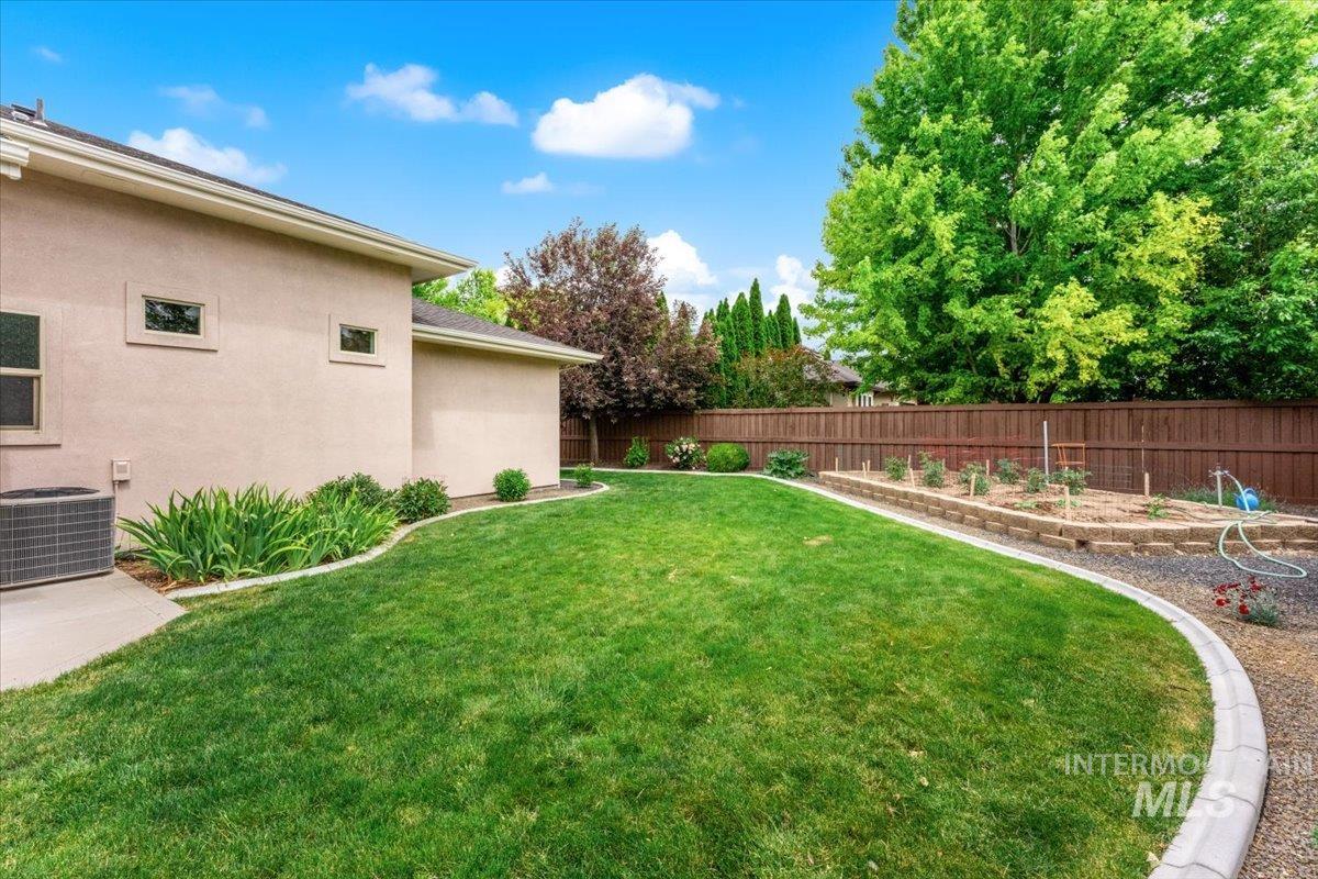 3837 W Sugar Tree Dr, Meridian, Idaho 83646, 3 Bedrooms, 2.5 Bathrooms, Residential For Sale, Price $850,000,MLS 98989066
