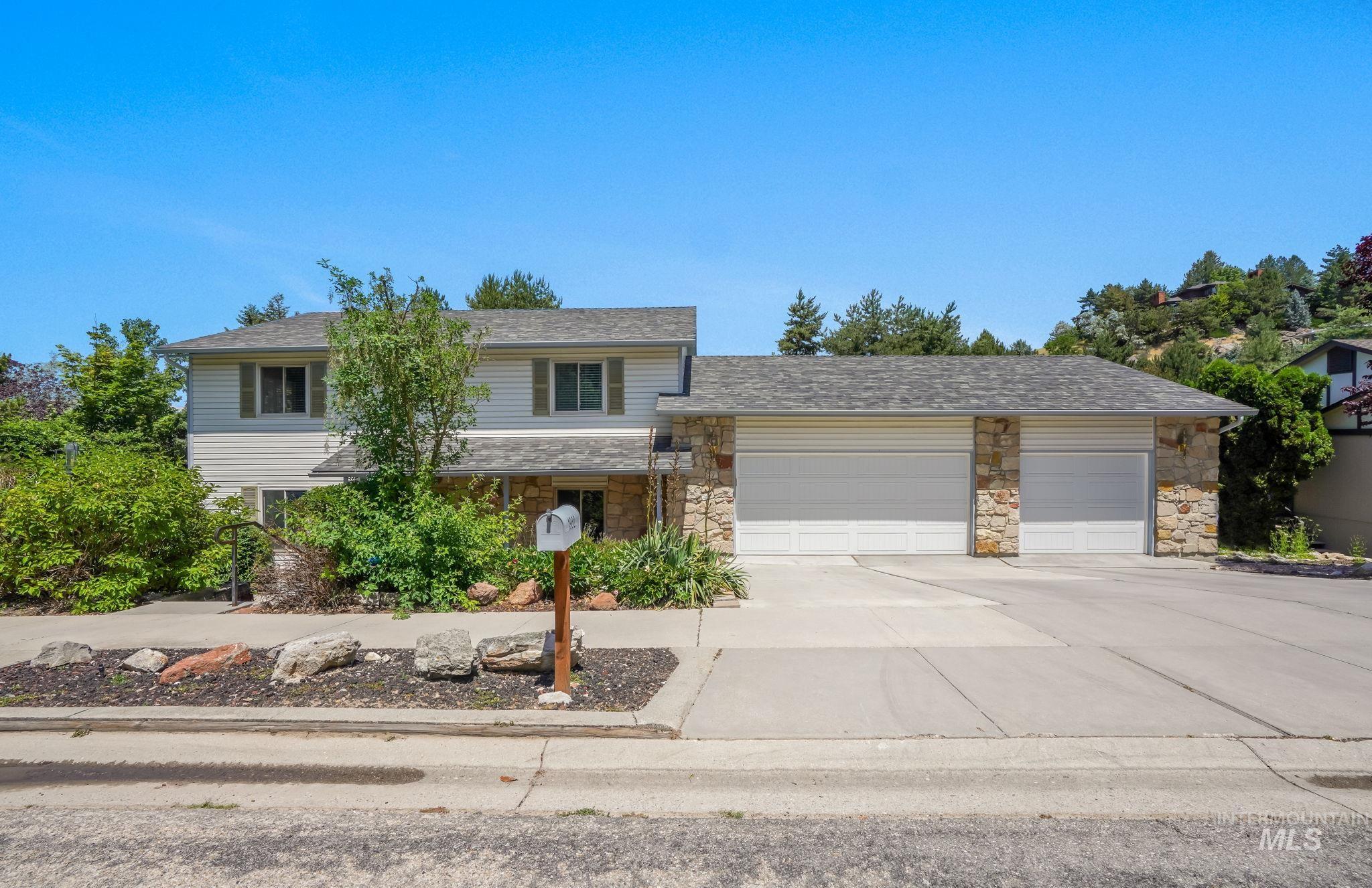 1982 E Roanoke Dr, Boise, Idaho 83712, 5 Bedrooms, 3.5 Bathrooms, Residential For Sale, Price $1,250,000,MLS 98989073
