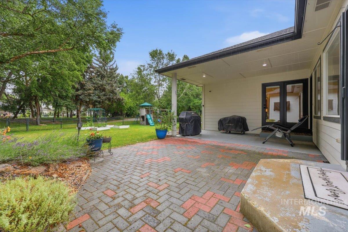 1331 S Watermark Ave., Eagle, Idaho 83616, 3 Bedrooms, 2 Bathrooms, Residential For Sale, Price $875,000,MLS 98989074