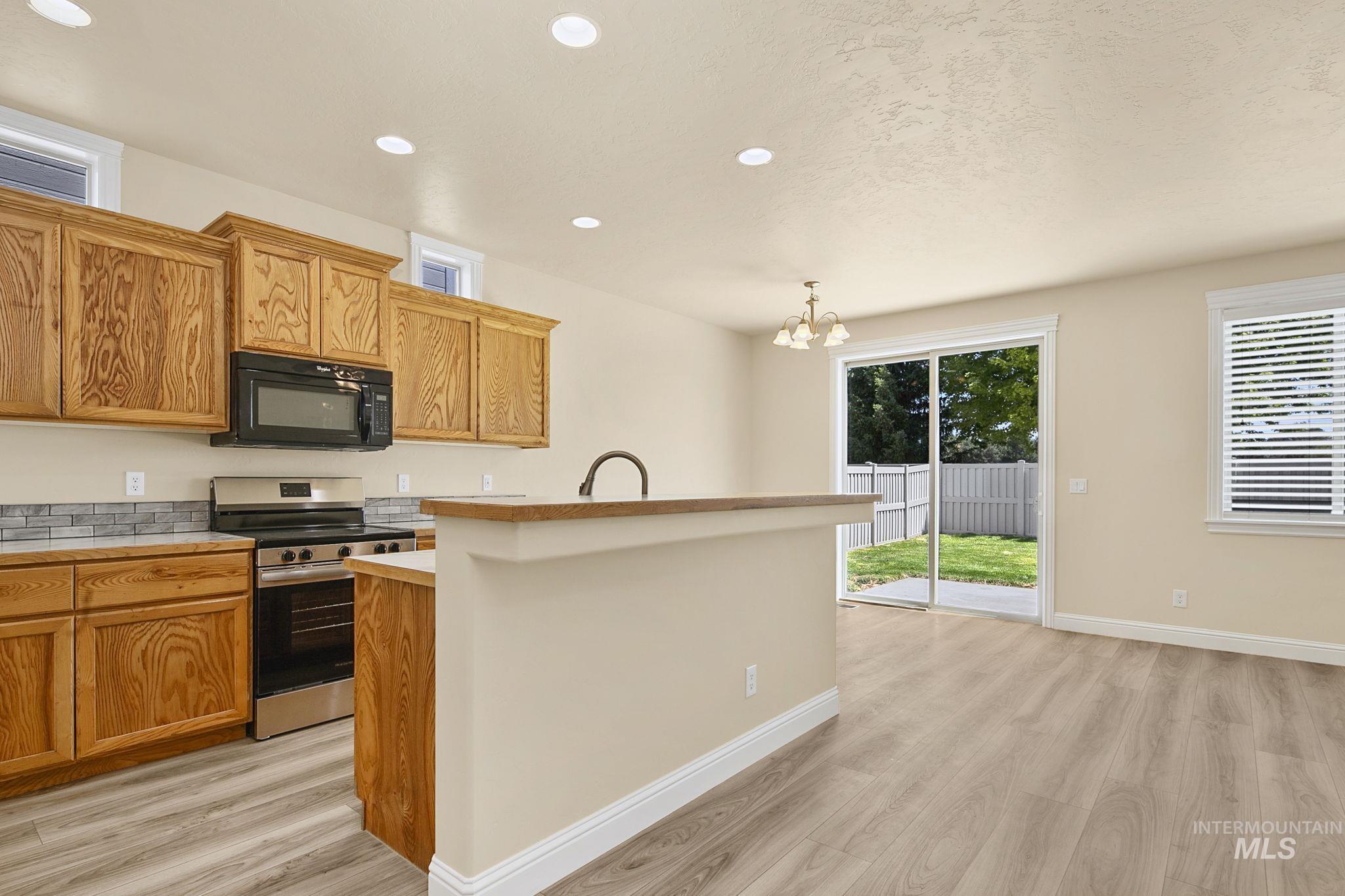 1928 Ridge Way, Middleton, Idaho 83644, 3 Bedrooms, 2.5 Bathrooms, Residential For Sale, Price $438,000,MLS 98989076