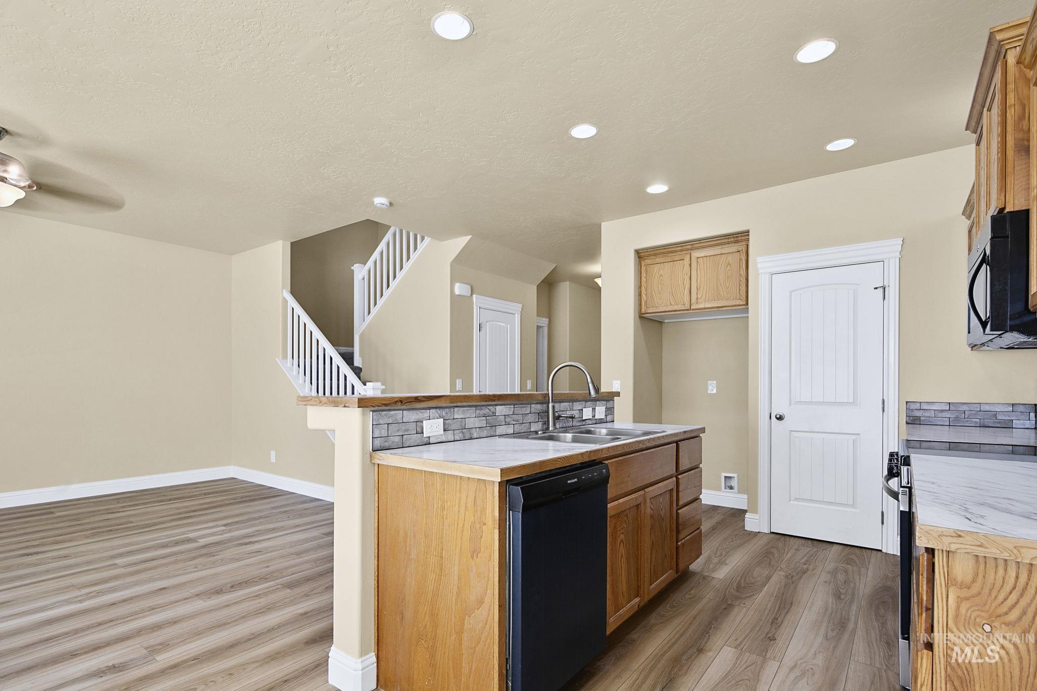 1928 Ridge Way, Middleton, Idaho 83644, 3 Bedrooms, 2.5 Bathrooms, Residential For Sale, Price $438,000,MLS 98989076