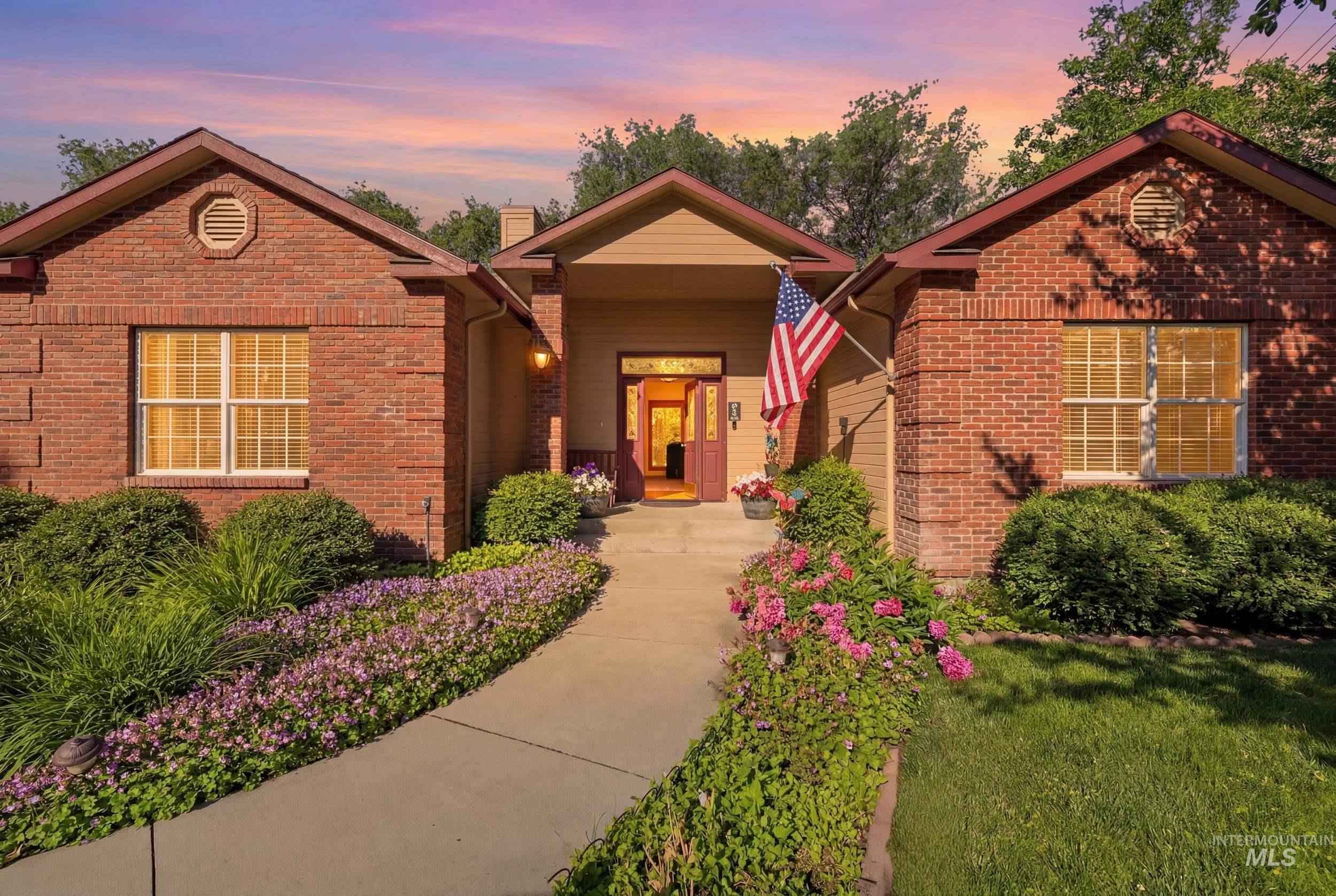 115 Walnut Creek Way, Nampa, Idaho 83686, 4 Bedrooms, 2.5 Bathrooms, Residential For Sale, Price $599,000,MLS 98989077